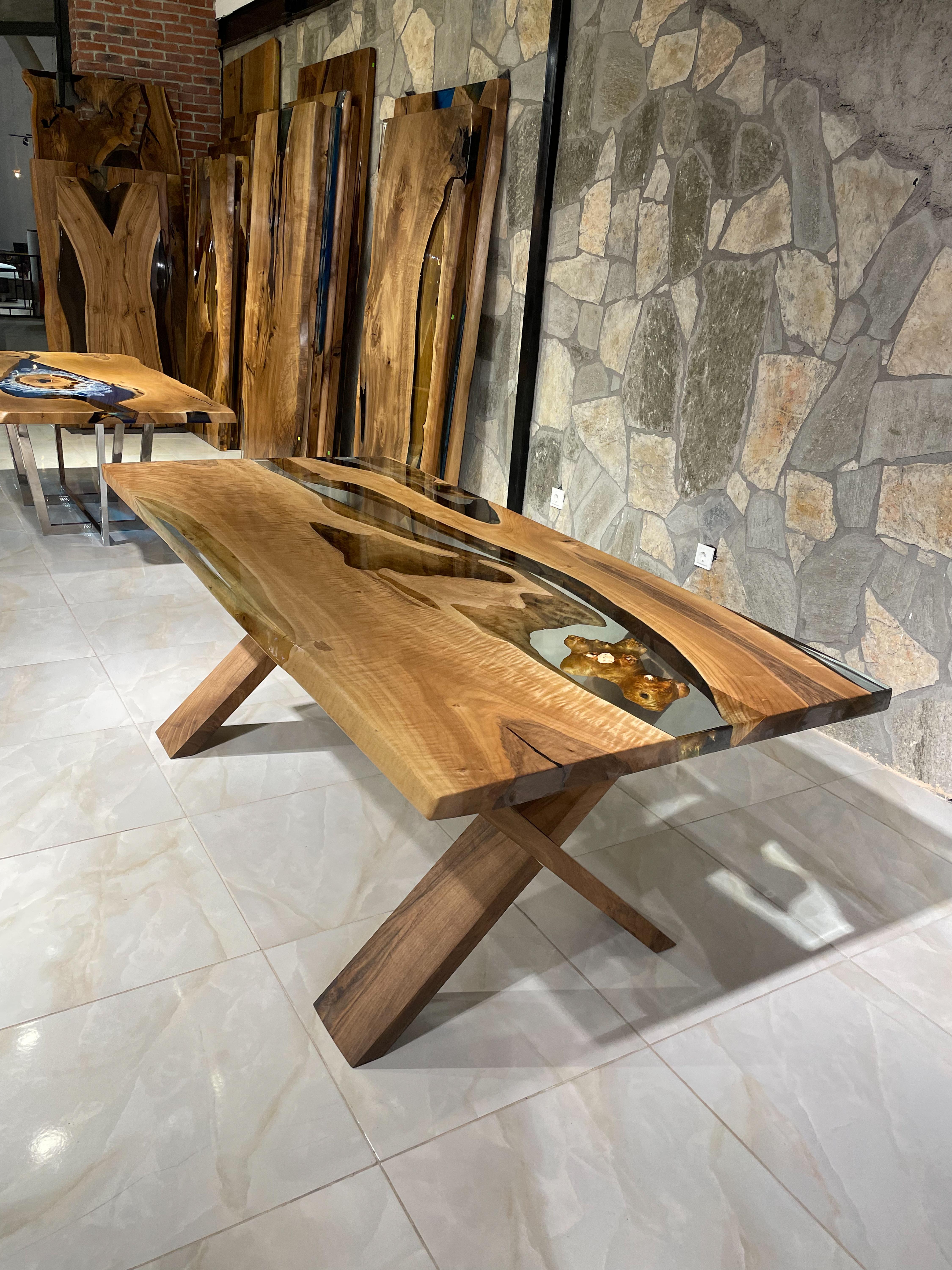 Brossé Table en résine de bois de noyer clair - Cuisine en bois Meubles sur mesure en vente