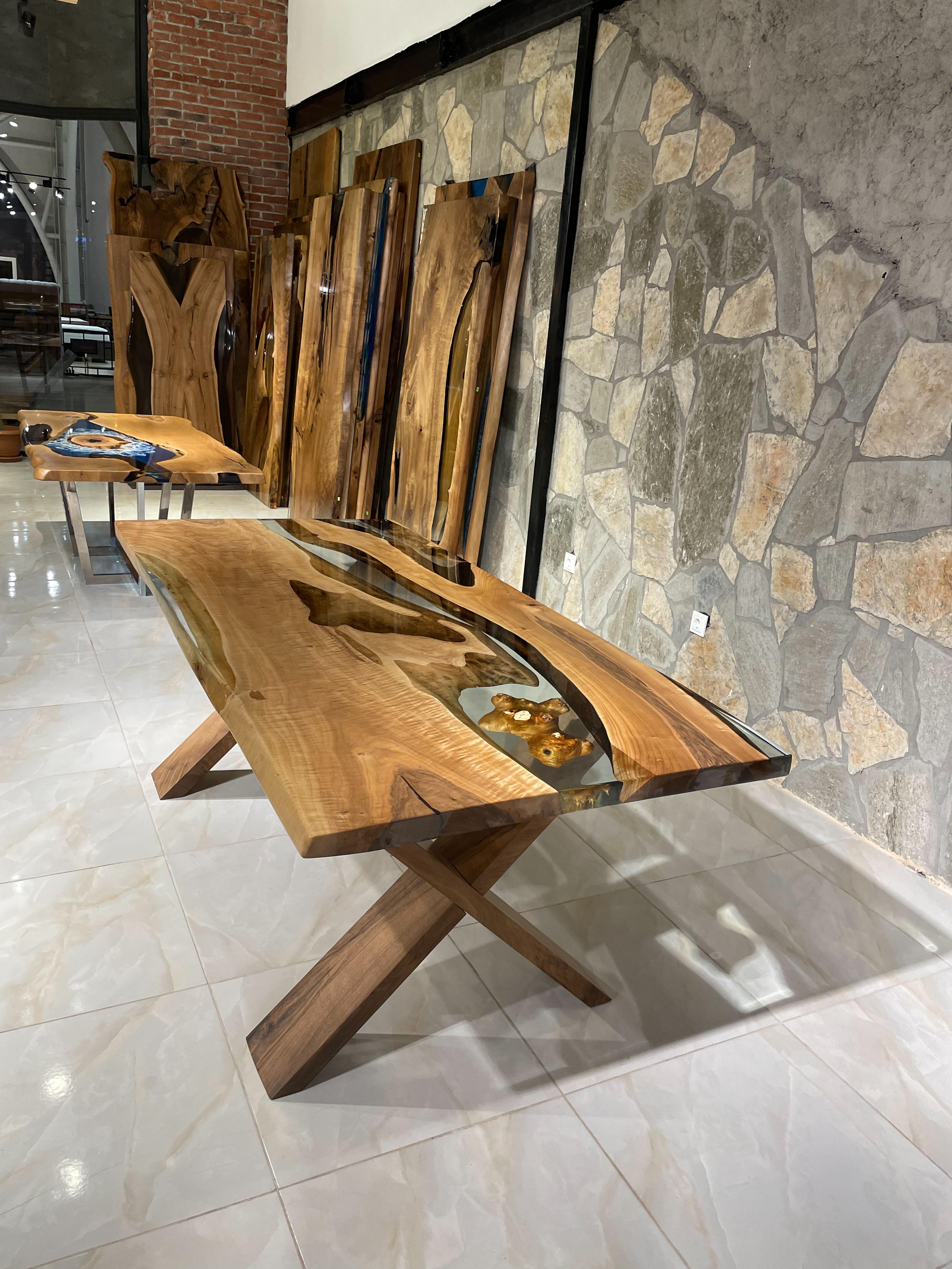 Résine époxy Table en résine de bois de noyer clair - Cuisine en bois Meubles sur mesure en vente