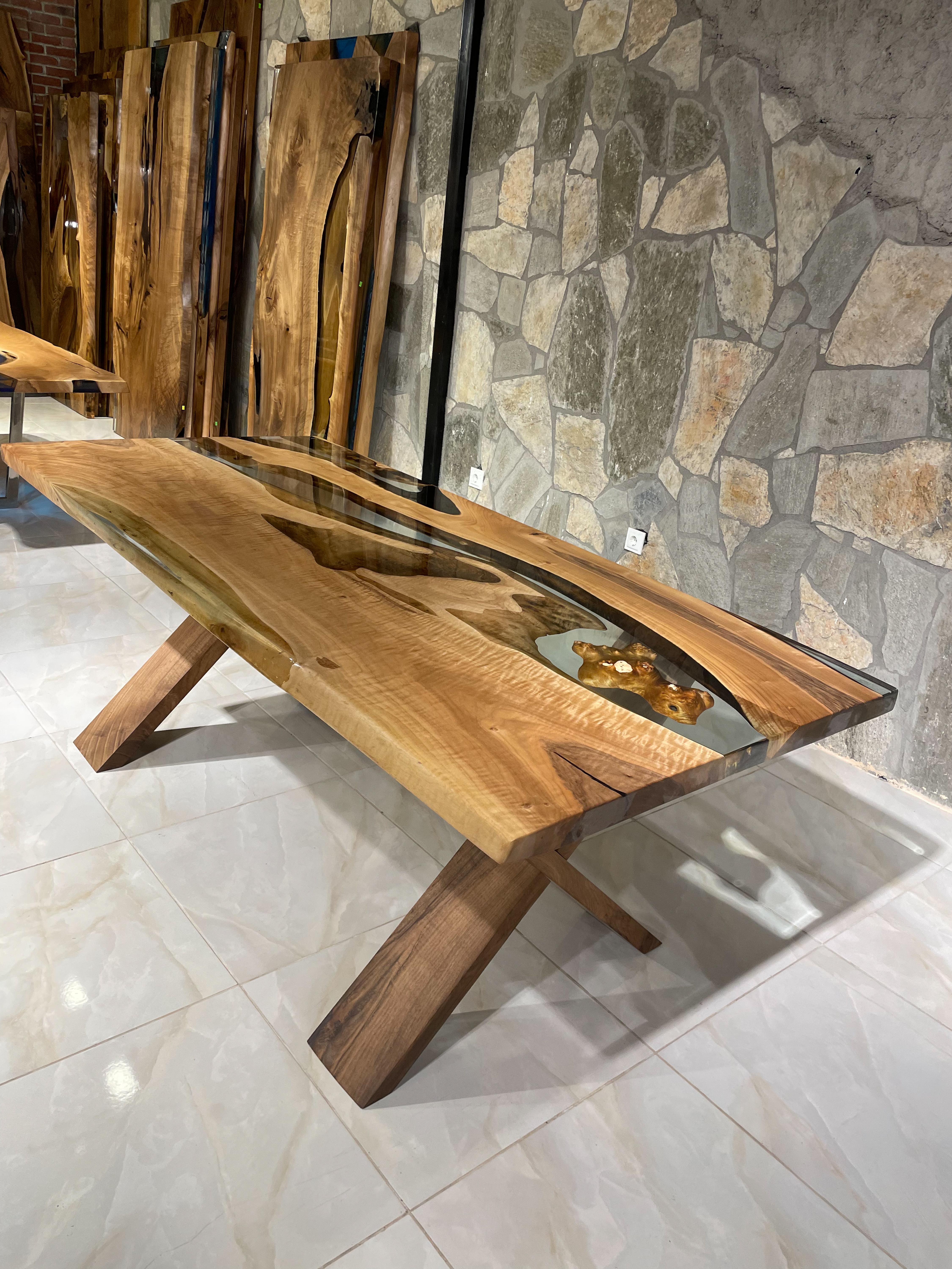 Table en résine de bois de noyer clair - Cuisine en bois Meubles sur mesure en vente 1