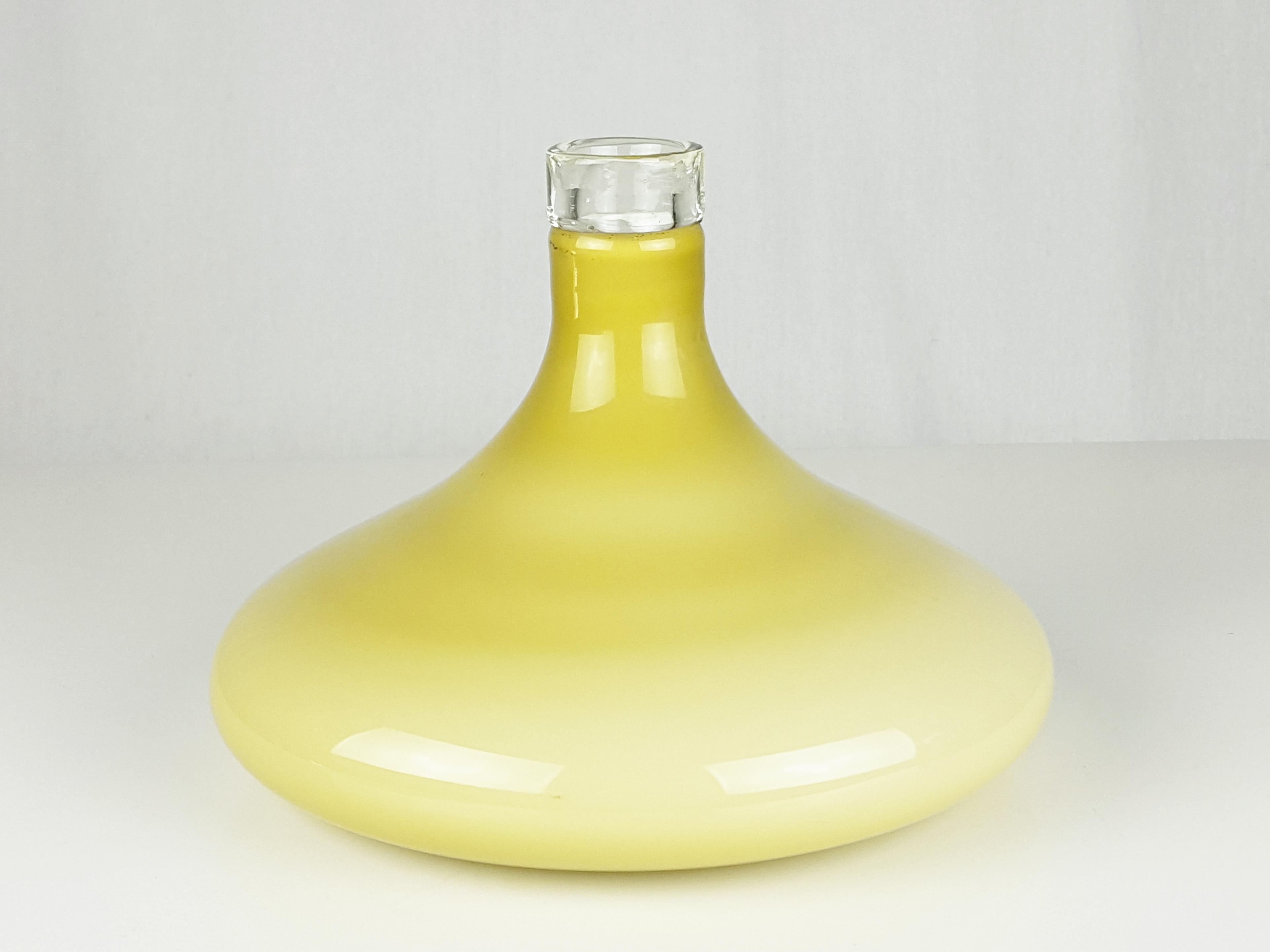 Space Age Clear, White & green glass 1960s vase attributed to Mazzega For Sale