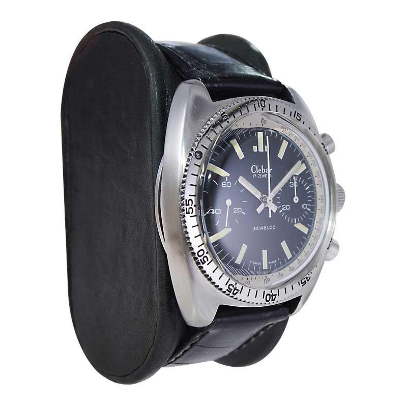 FACTORY / HOUSE: Clebar Watch Company
STYLE / REFERENCE: Chronograph
METAL / MATERIAL: Stainless Steel 
CIRCA / YEAR: 1960's
DIMENSIONS / SIZE: Length 45mm X Diameter 37mm
MOVEMENT / CALIBER: Manual Winding / 17 Jewels 
DIAL / HANDS: Original Black