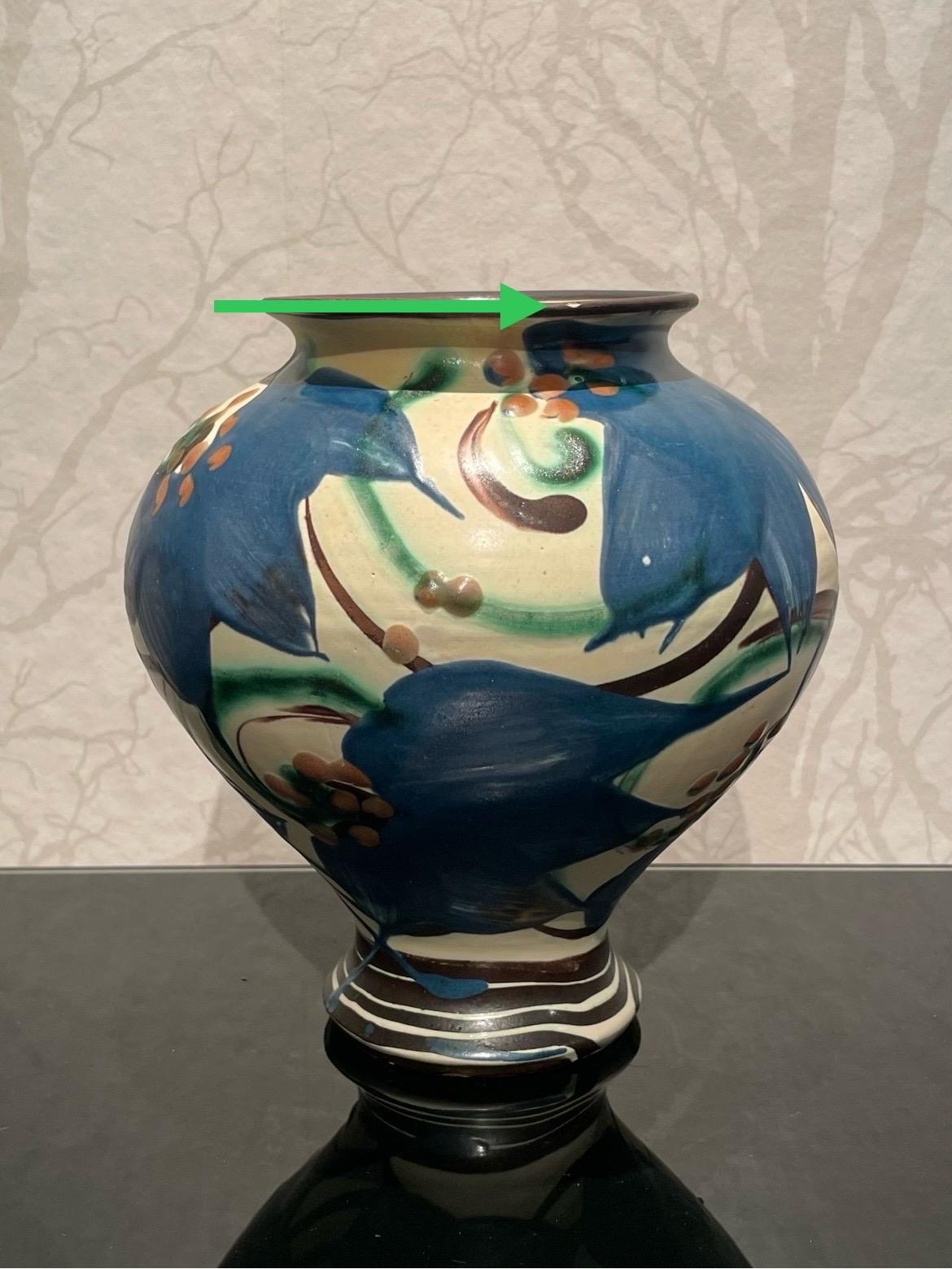 Inizio XX secolo Vaso Clematis Patternd 1920s danese 20 cm in ceramica smaltata opaca di Herman A. Kähler in vendita
