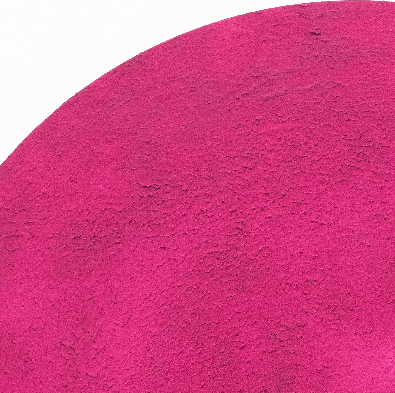 Tondo Pink, pittura con pigmenti di metallo espanso - Painting di Clemens Wolf