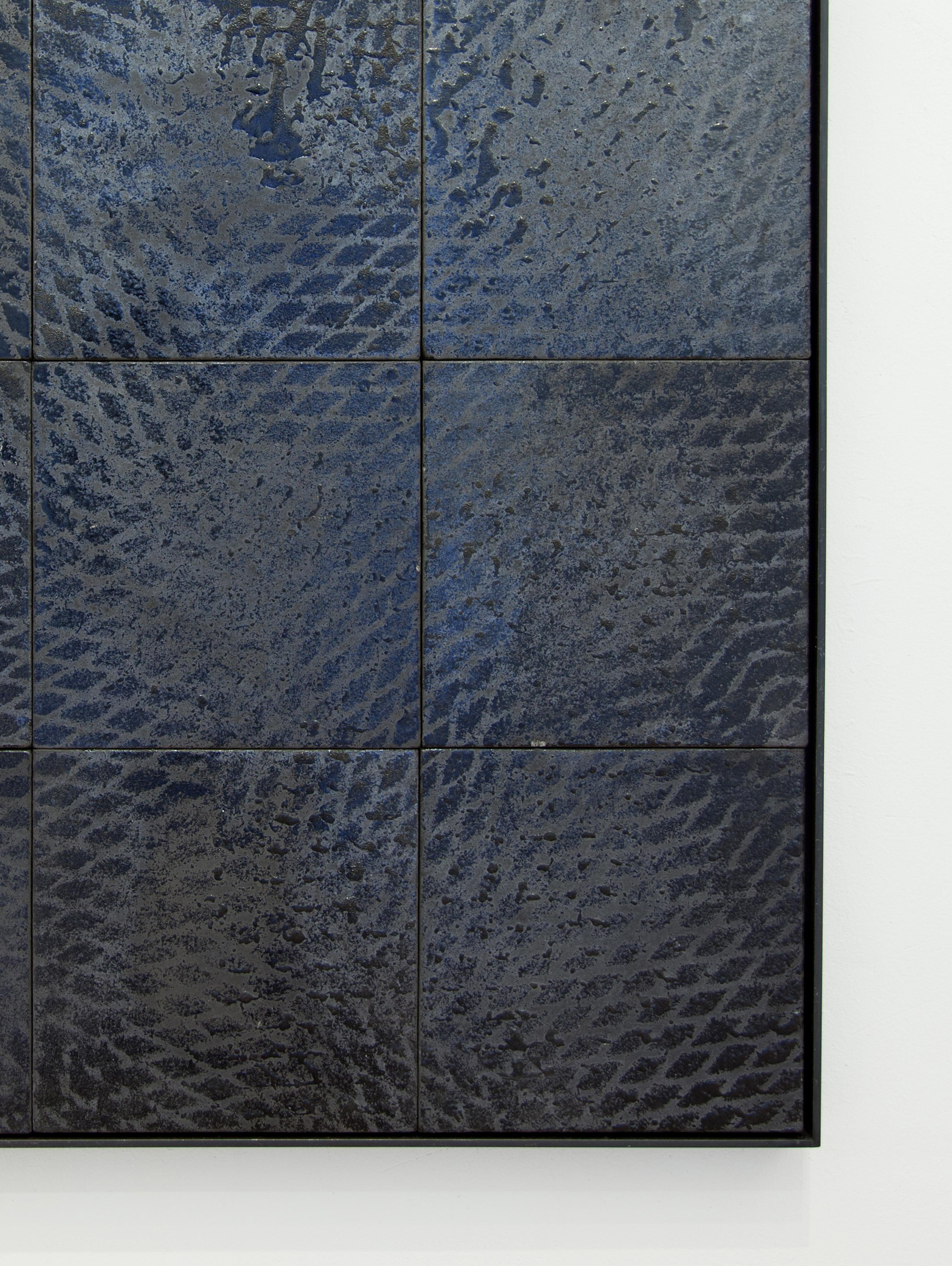 Black, White e Green & Blue, piastrelle in metallo stirato, trittico. Scultura da parete in vendita 2