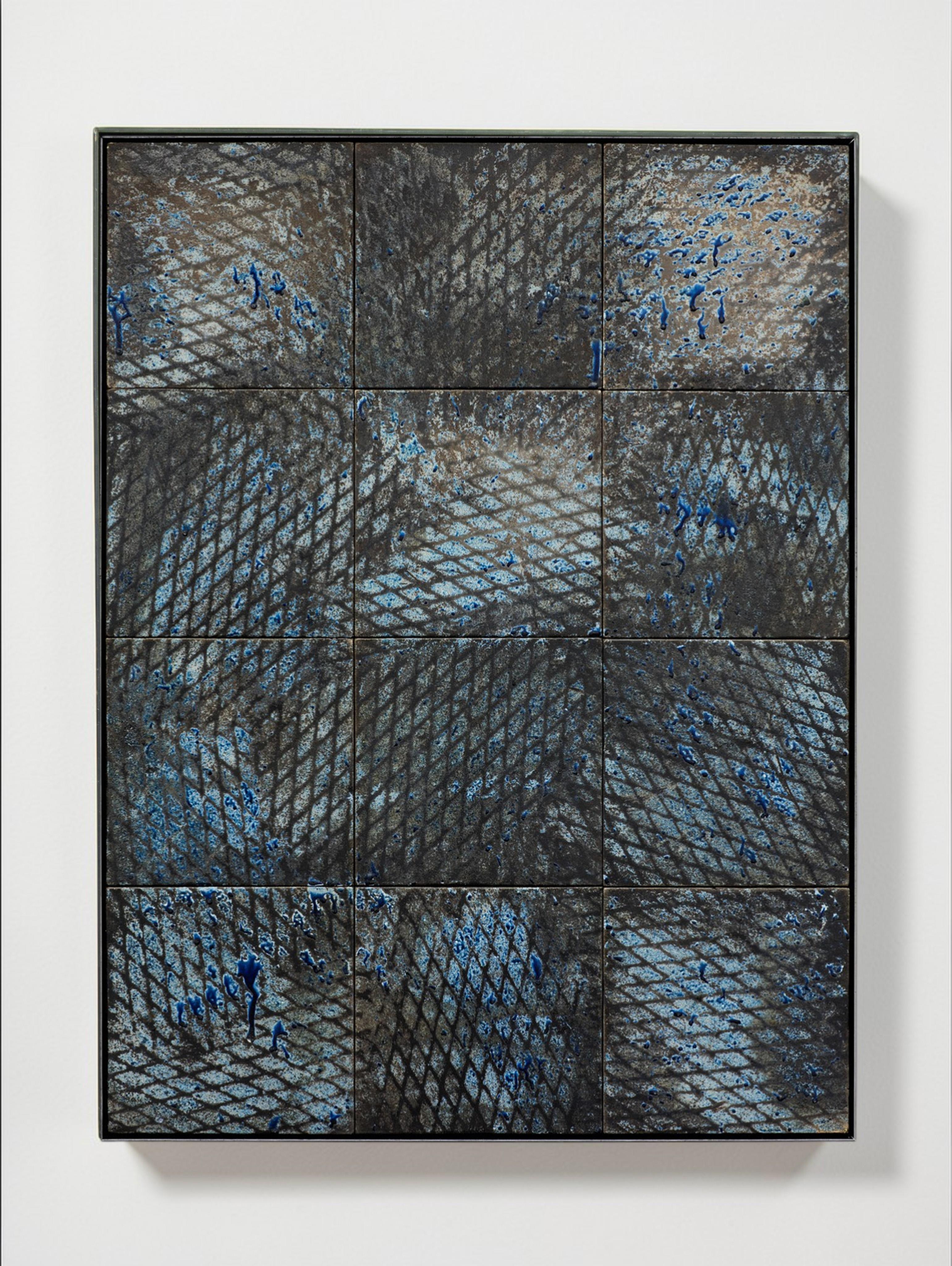 Tile métallique dégradé bleu. Sculpture murale - Mixed Media Art de Clemens Wolf