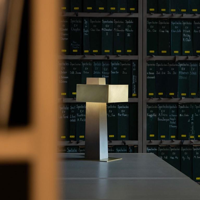 Clément Cauvet Lámpara de mesa 'IOTA' de hormigón y acero para DCW éditions Paris Moderno en venta