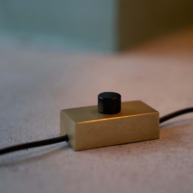 Clément Cauvet Lámpara de mesa 'IOTA' de hormigón y acero para DCW éditions Paris Hecho a mano en venta