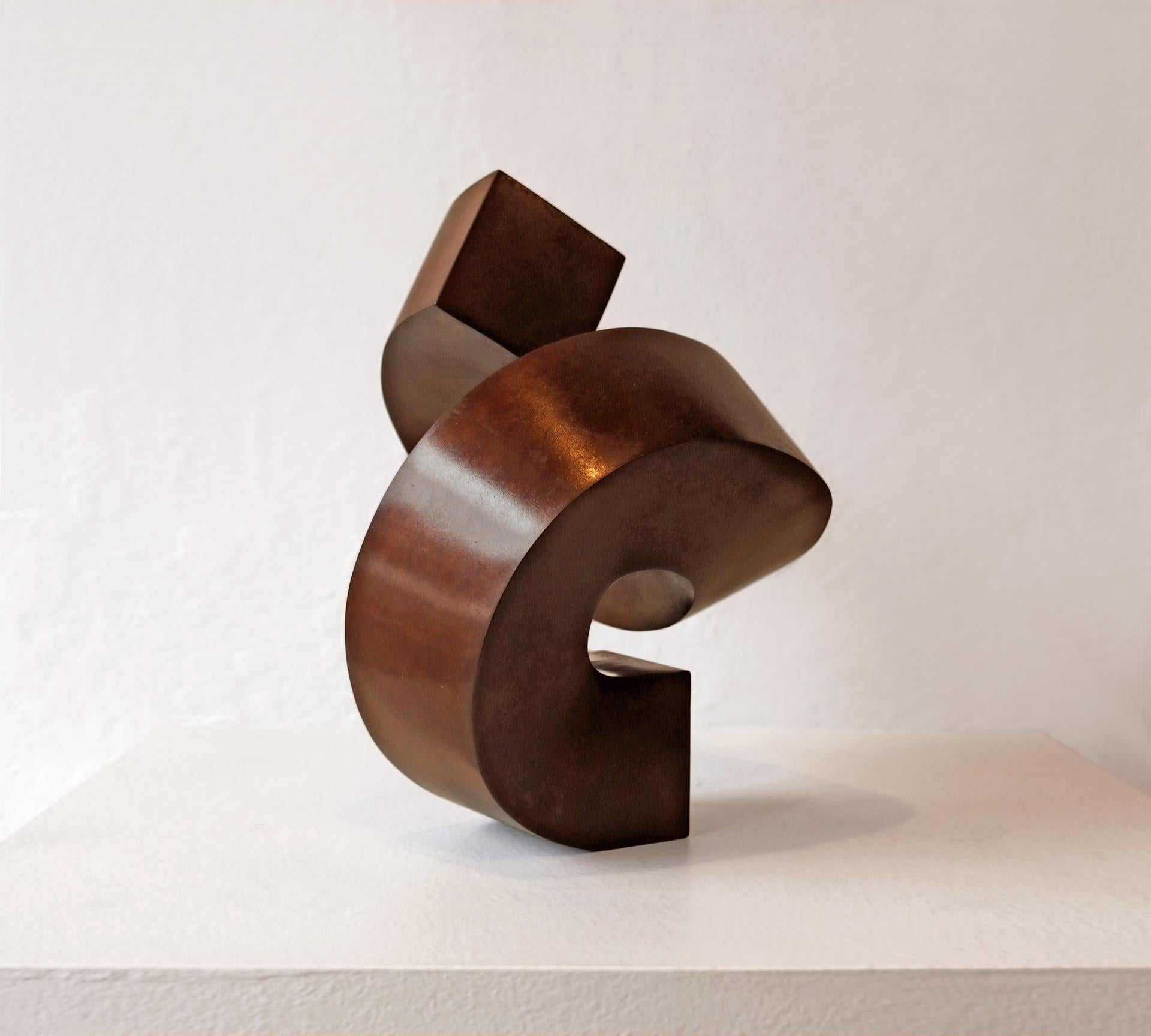 „Spiral“ minimalistische Bronzeskulptur auf Sockel  im Angebot 1