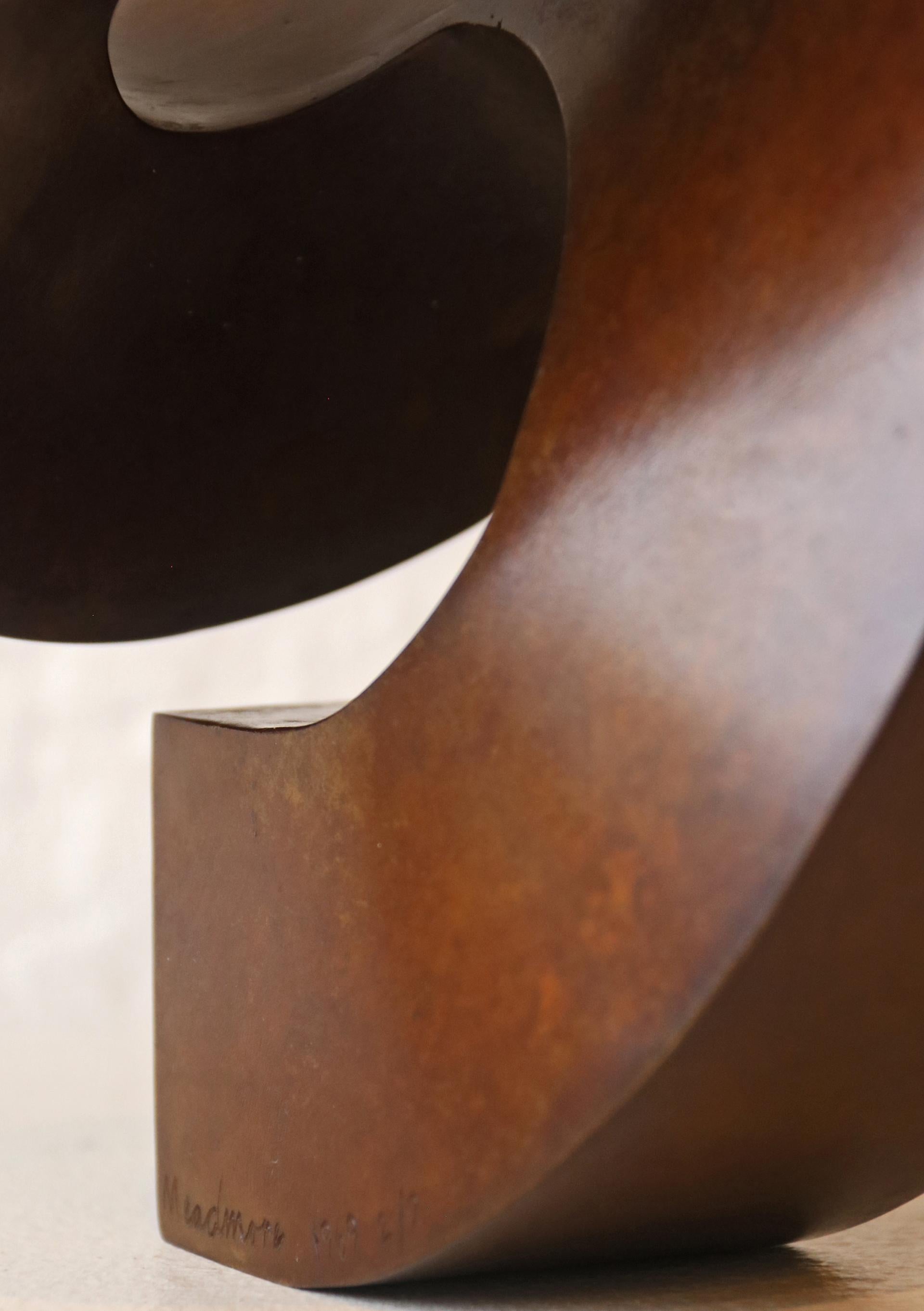 „Spiral“ minimalistische Bronzeskulptur auf Sockel  im Angebot 3