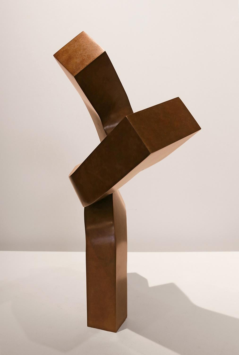 Eine minimalistische Sockelskulptur aus Bronzeguss von Clement Meadmore (Upsurge) im Angebot 4