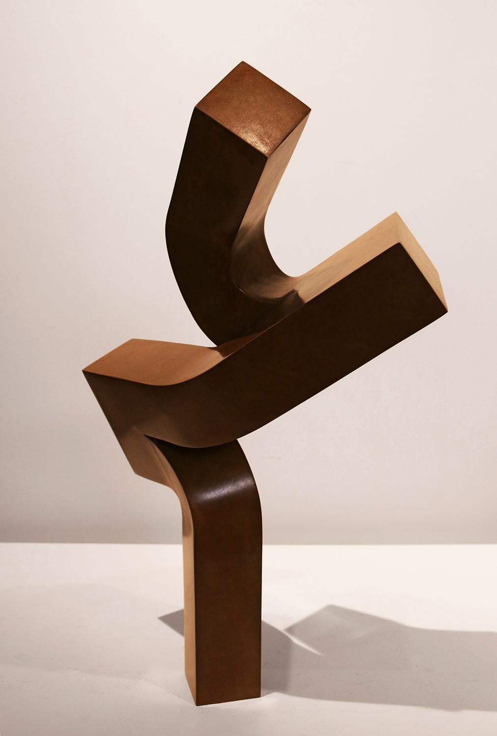 Eine minimalistische Sockelskulptur aus Bronzeguss von Clement Meadmore (Upsurge) im Angebot 5