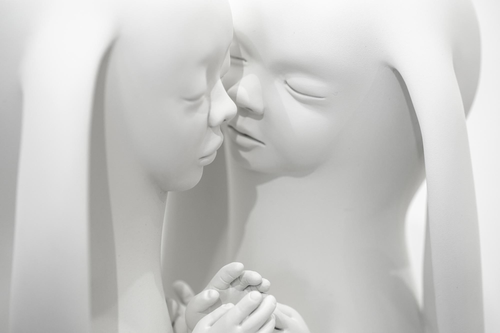 « Couple II », sculpture figurative autoportante en résine blanche, animal imaginé en vente 4