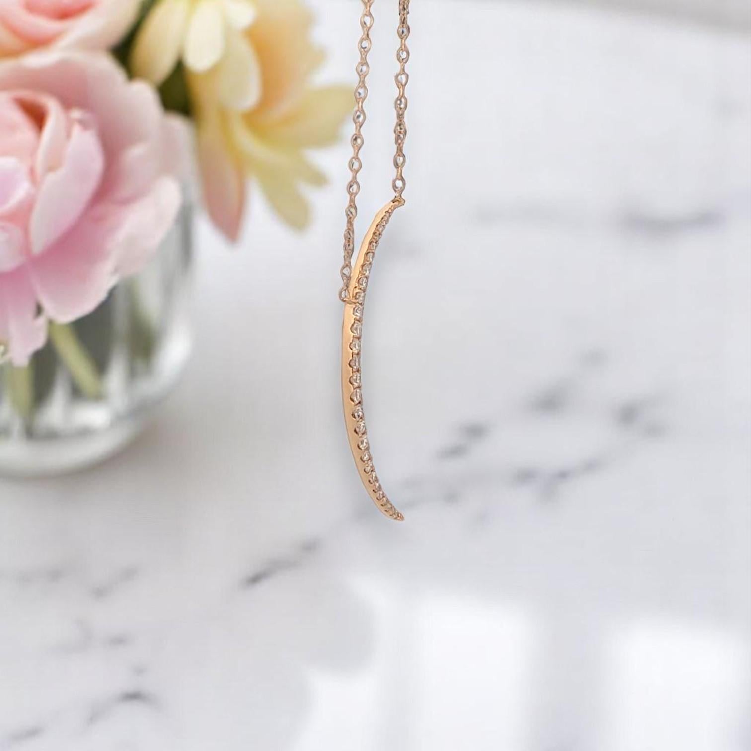 Collier Clementine en forme de croissant de lune, or jaune 14K avec sertissage Neuf - En vente à Greeneville, TN
