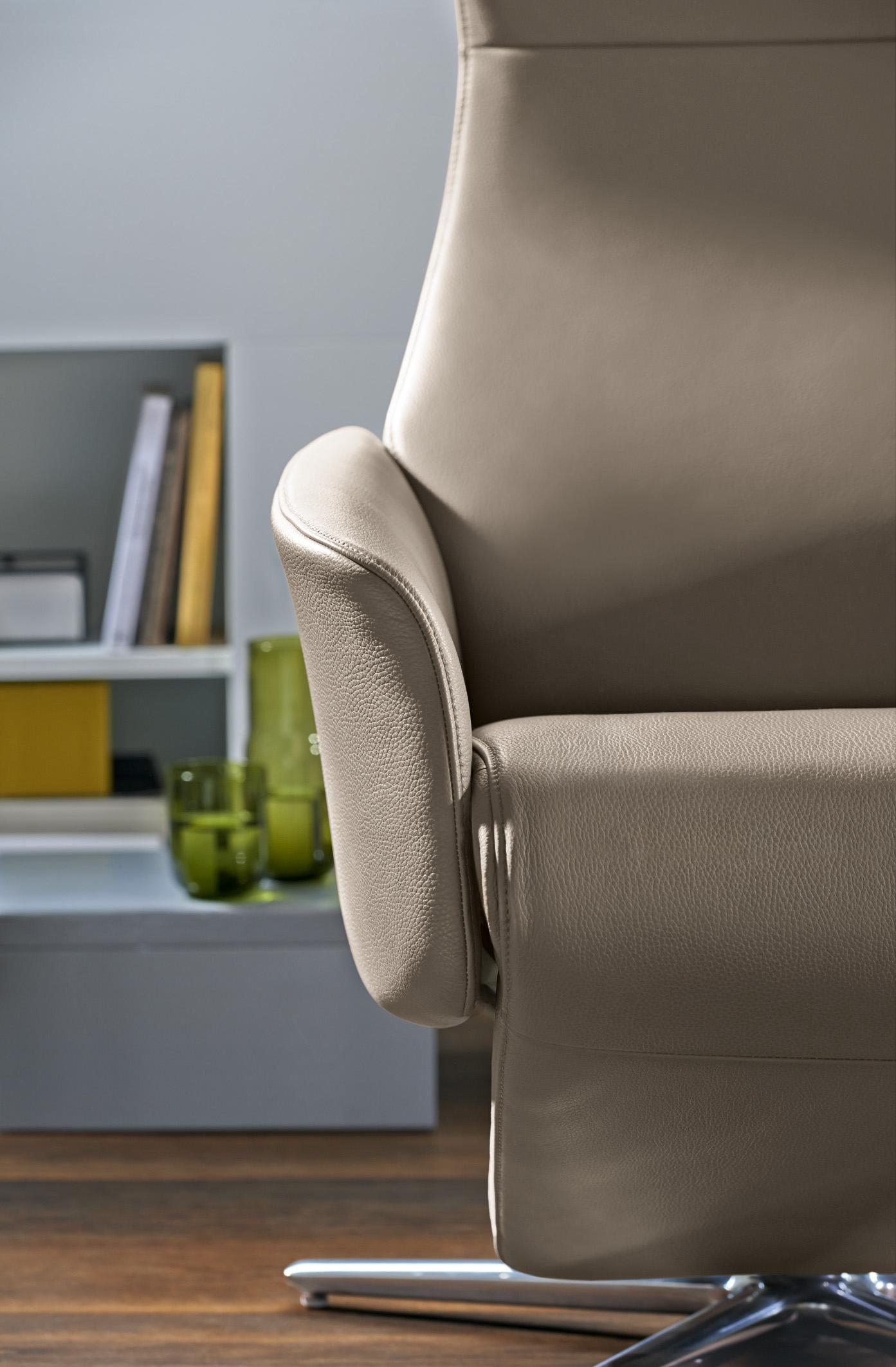 FSM Cleo chair by De Sede. Slim and self-assured in every setting – the Cleo easy-chair is made for relaxing. Its striking modern lines transform it into a contemporary sculpture that enriches the room in which it stands. At the same time, its