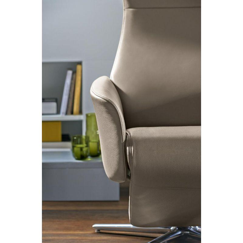 FSM Cleo chair by De Sede. Slim and self-assured in every setting – the Cleo easy-chair is made for relaxing. Its striking modern lines transform it into a contemporary sculpture that enriches the room in which it stands. At the same time, its