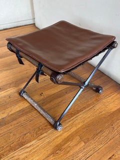 Tabouret « X » de la campagne Cleo Baldon en fer forgé et chêne avec faïence Naugahyde d'origine