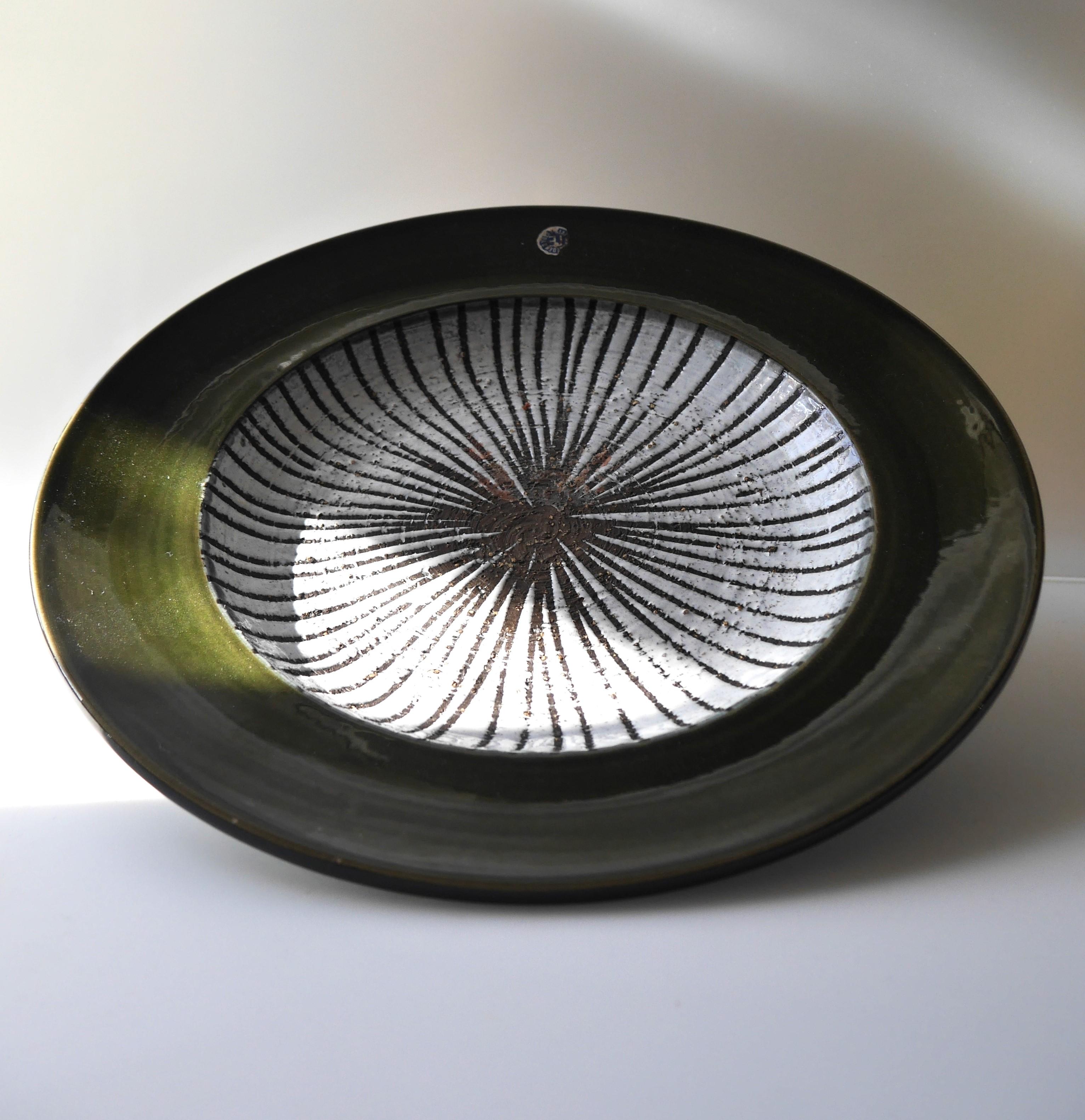 'Cleo' bowl or plate by Mari Simmulson for Upsala Ekeby, Sweden For Sale 2