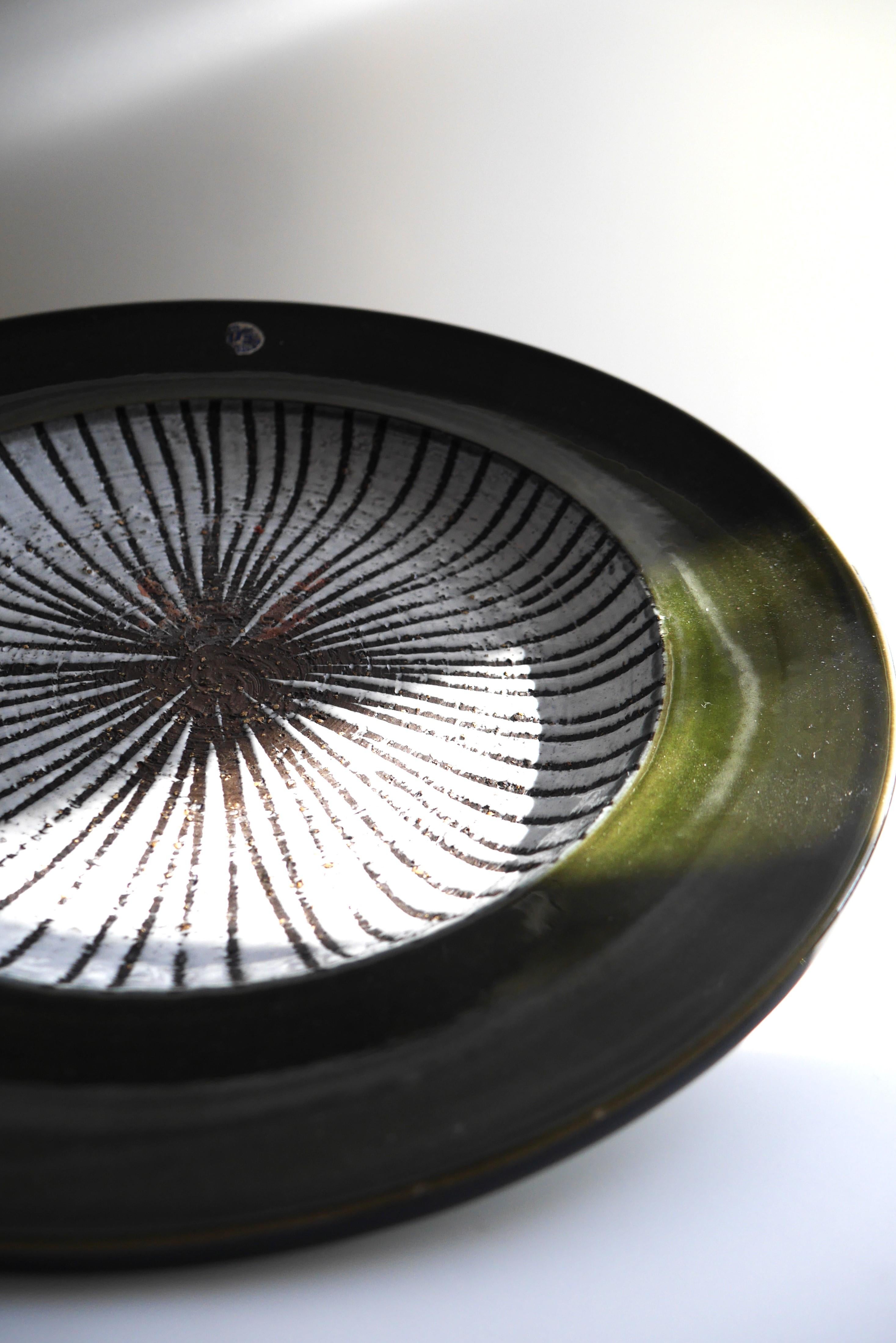 Mid-Century Modern 'Cleo' bowl or plate by Mari Simmulson for Upsala Ekeby, Sweden For Sale