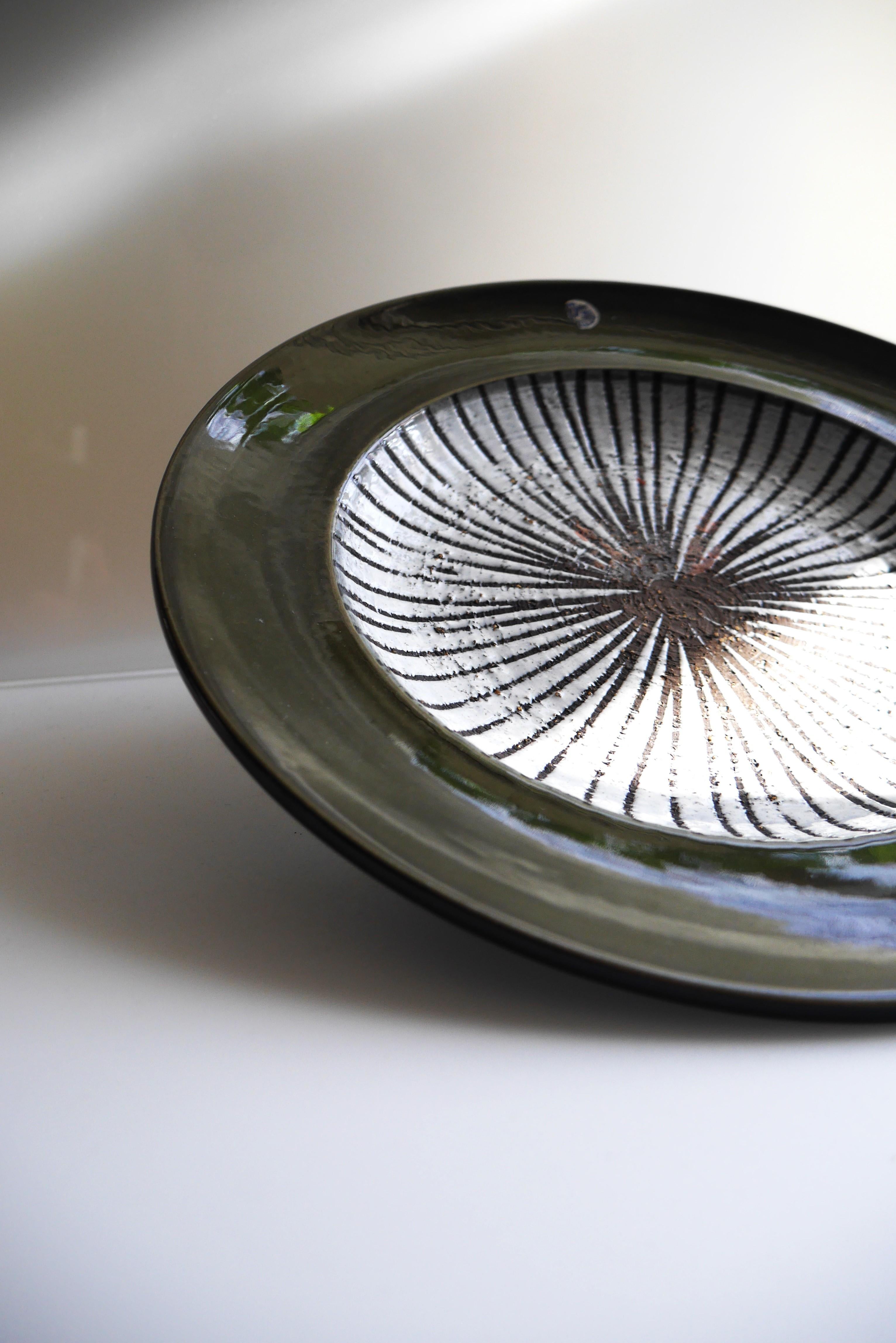 Hand-Crafted 'Cleo' bowl or plate by Mari Simmulson for Upsala Ekeby, Sweden For Sale