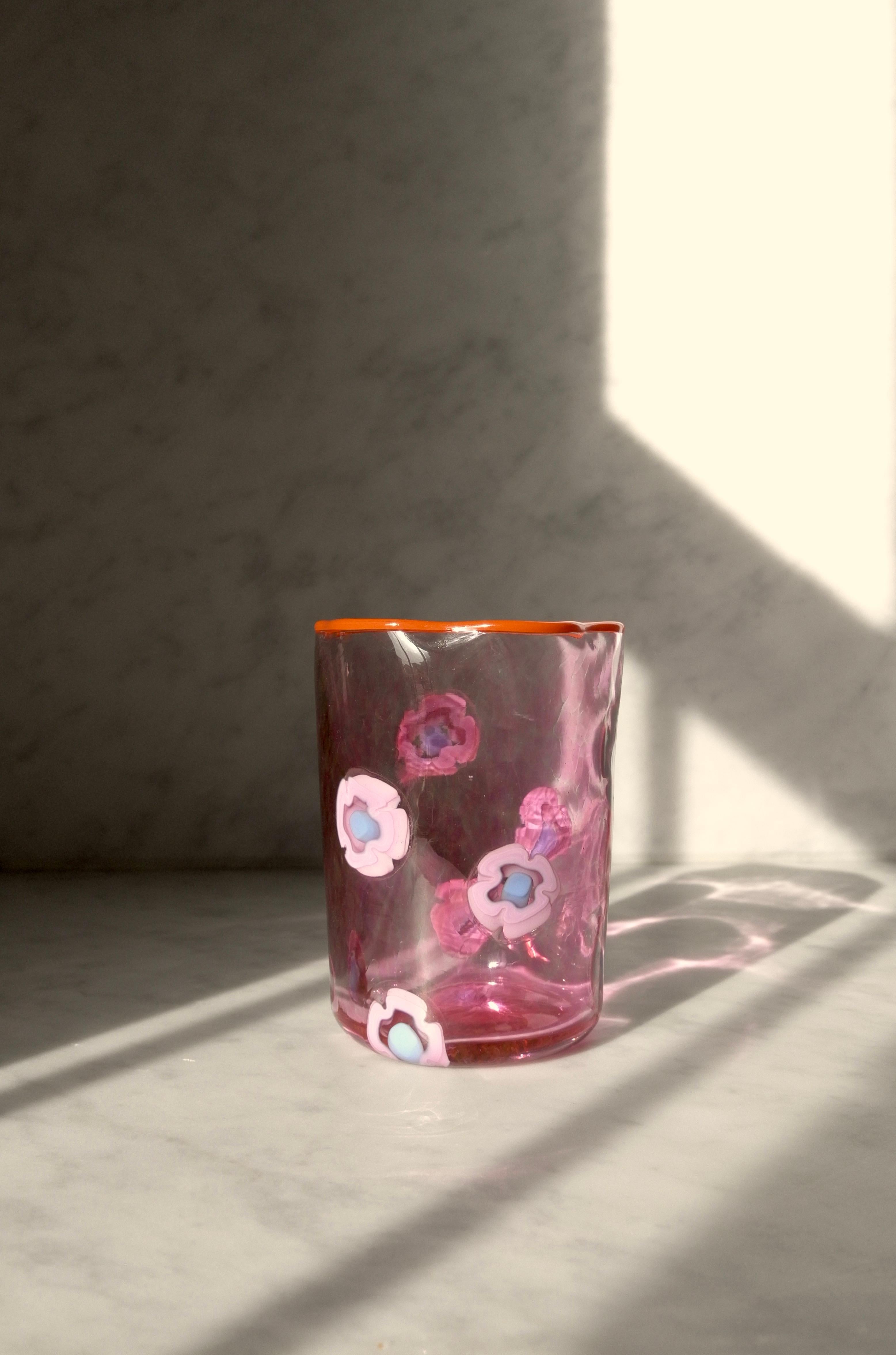 Cleo Getränkeglas „Goto“ von el mono home. Handgeblasen in Murano. (Glaskunst) im Angebot