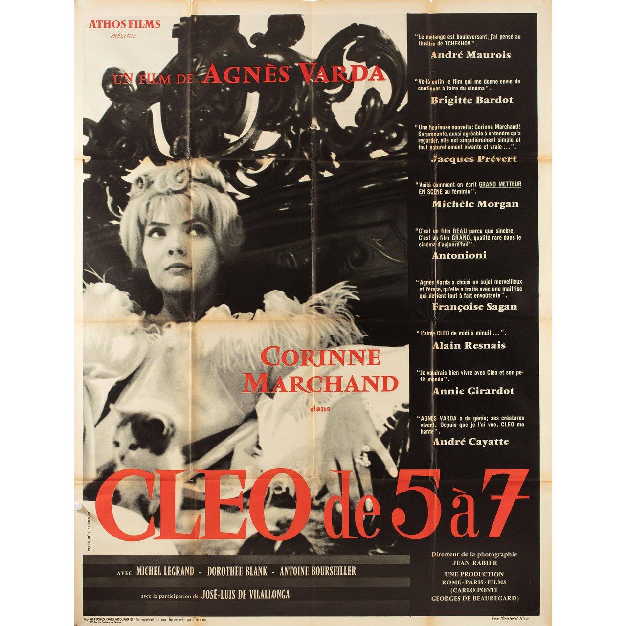 Grande affiche française originale de 1962 pour le film Cléo de cinq à sept réalisé par Agnès Varda avec Corinne Marchand / Antoine Bourseiller / Dominique Davray / Dorothée Blanck. Très bon état, plié avec usure des plis et des bords. De nombreuses