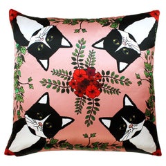 Cleo Cat Pink Silk Decorative Pillow (oreiller décoratif en soie)