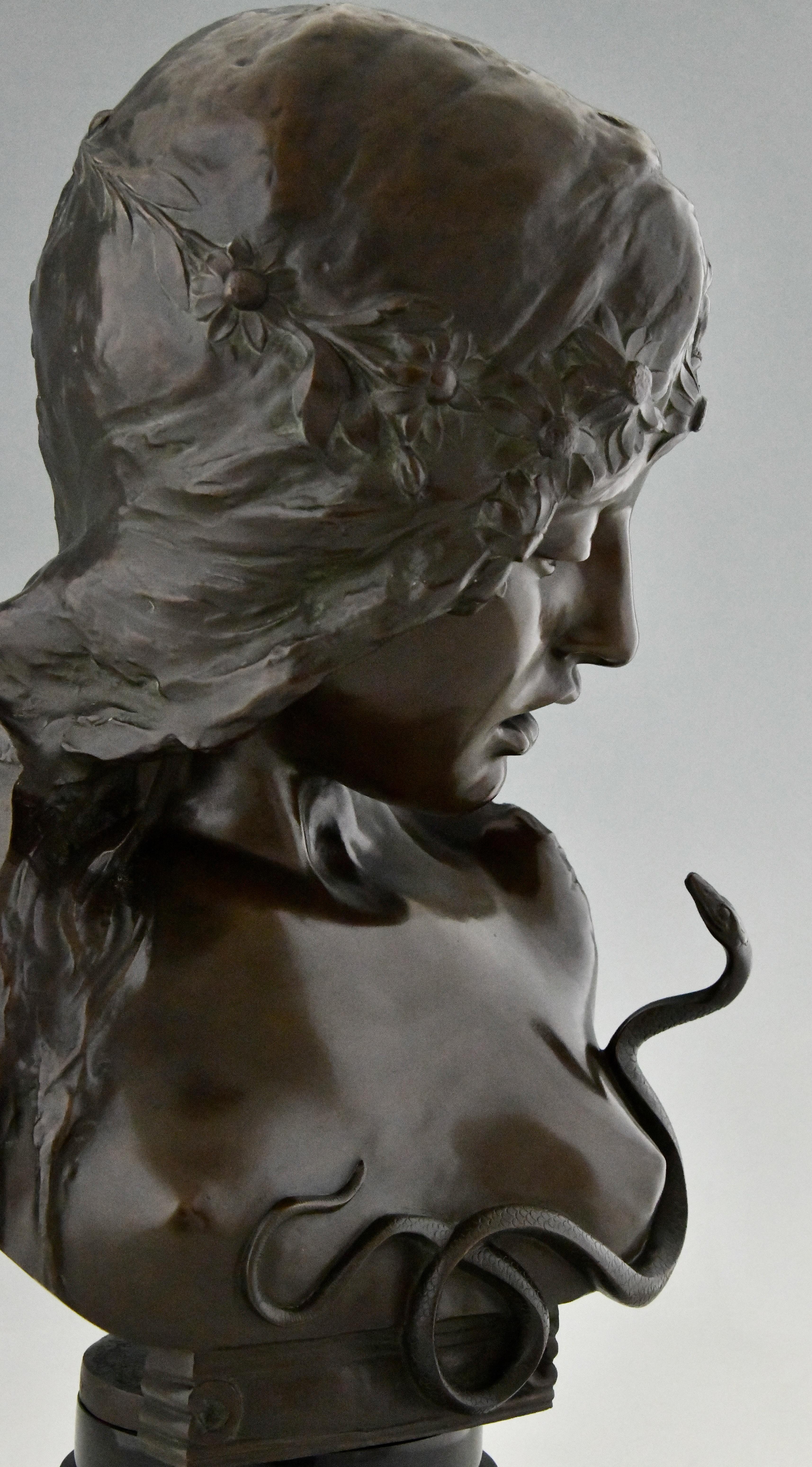 Jugendstil-Bronzebüste Kleopatra mit Schlange aus Bronze von Isidore De Rudder im Angebot 3