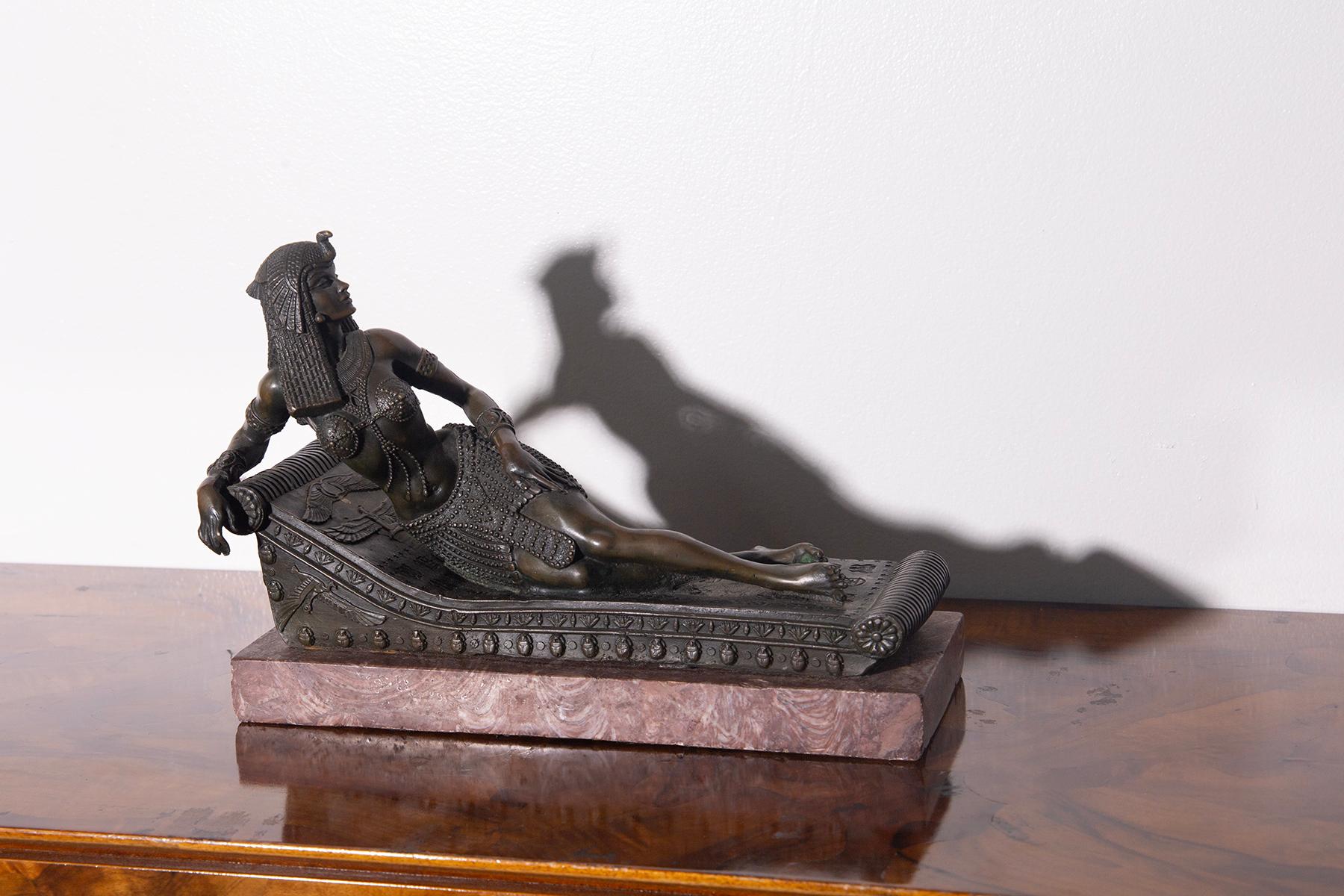 Cleopatra Bronze sculpture Egyptian light In condizioni buone in vendita a Milano, IT
