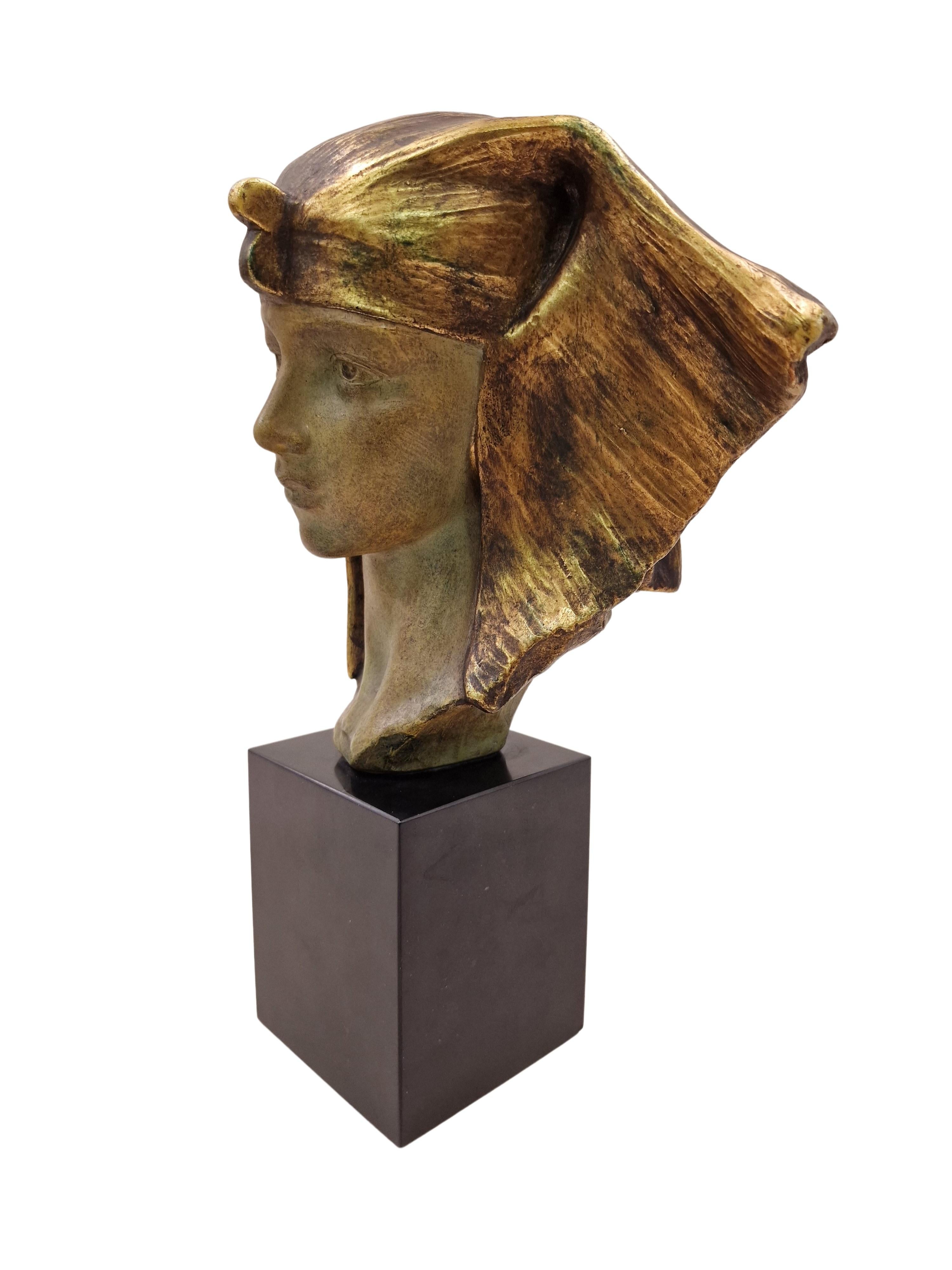 cleopatra statue