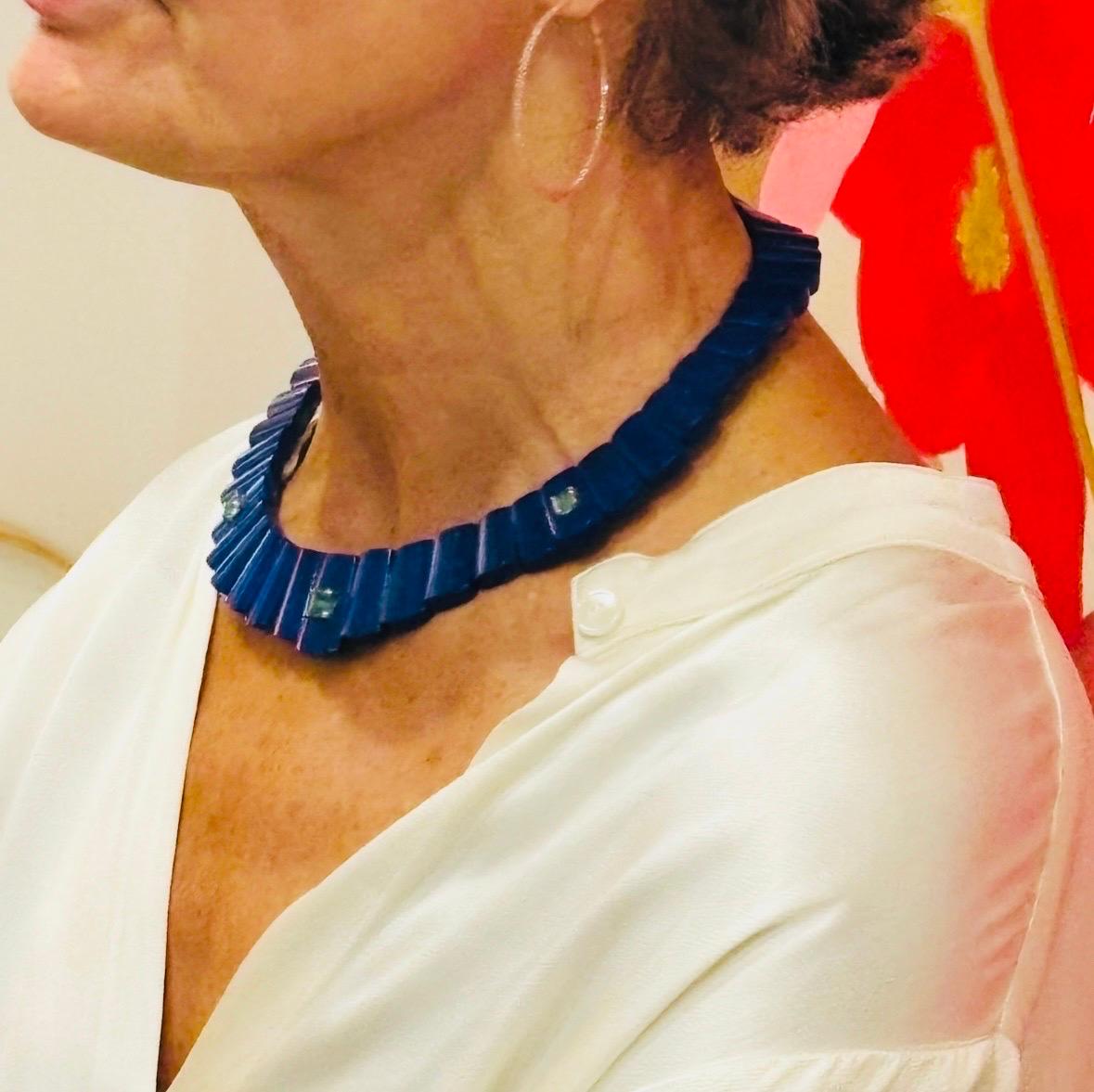 COLLAR DE CLEOPATRA con LAPIS, ESMERALDAS y Oro de 14k en venta 3