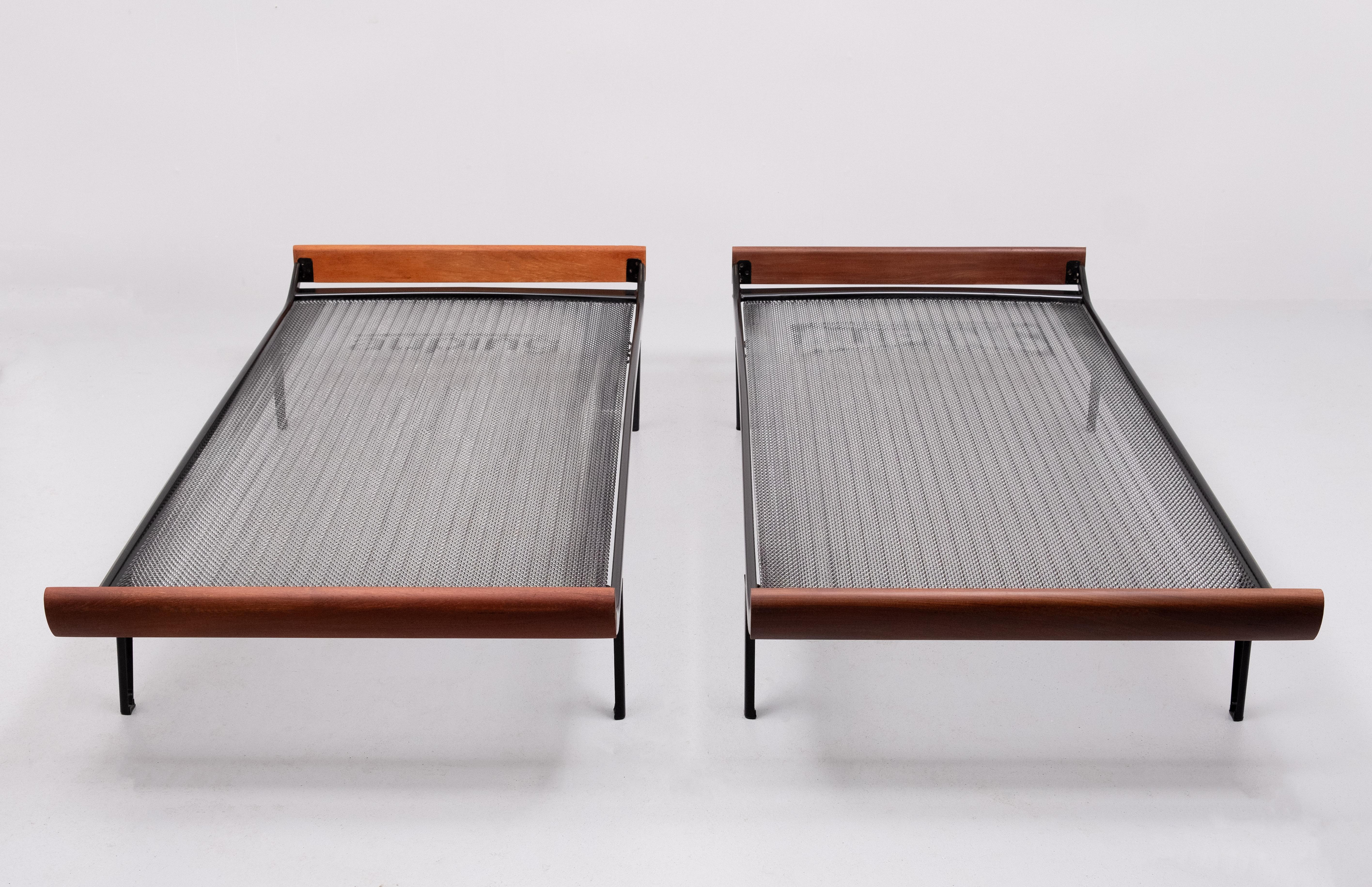 Metal Cleopatra Day beds by Auping 1950s Holland  For Sale