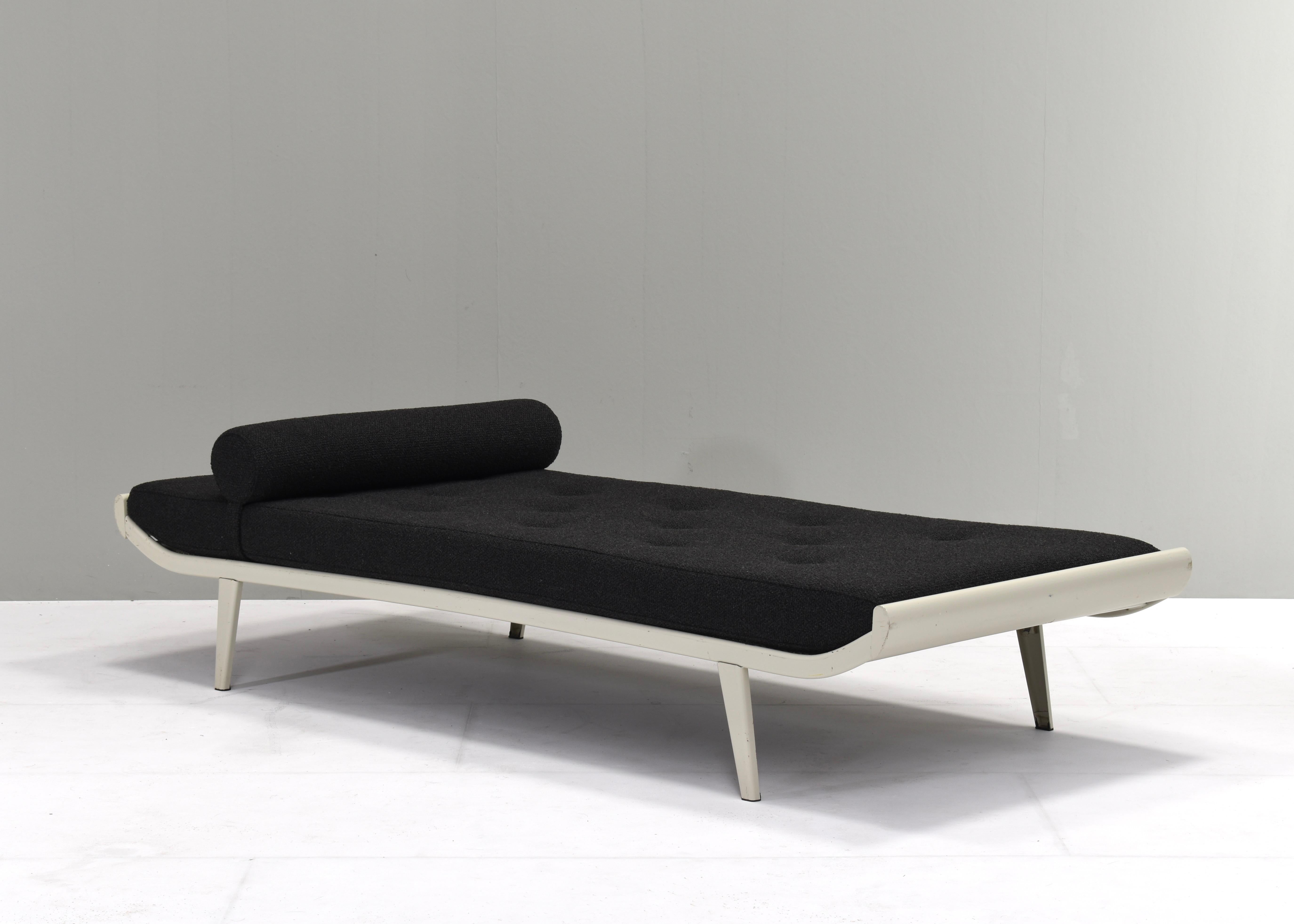 Cleopatra Daybed by Cordemeijer for Auping in New Upholstery, Netherlands, 1954 In Good Condition In Pijnacker, Zuid-Holland