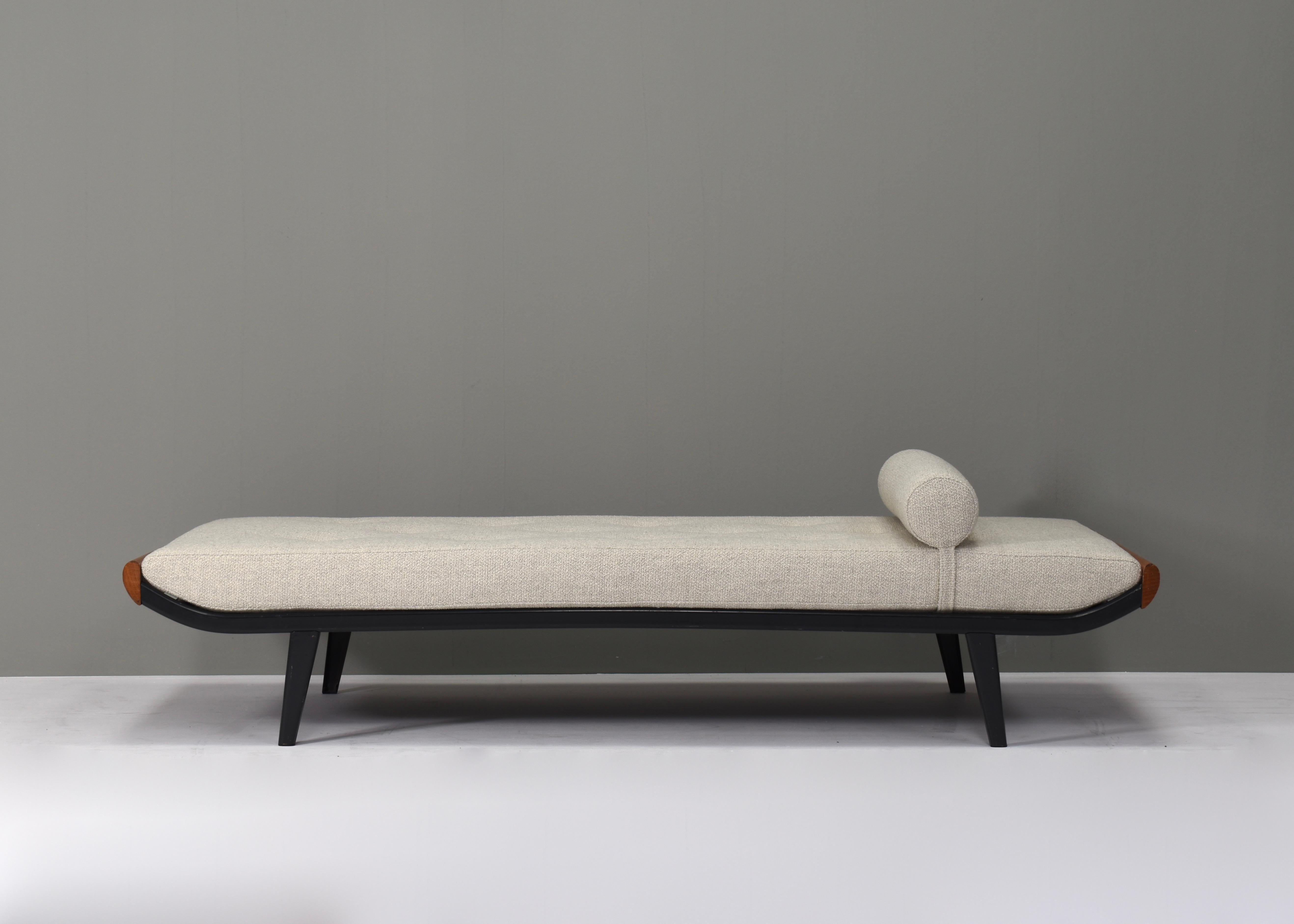 New upholstered daybed by Dick Cordemeijer for Auping, Netherlands – 1953.
The Cleopatra daybed has a new mattress and bouclé beige creme fabric by De Ploegstof model Monza.
In very good condition.
Designer: Dick Cordemeijer
Manufacturer: