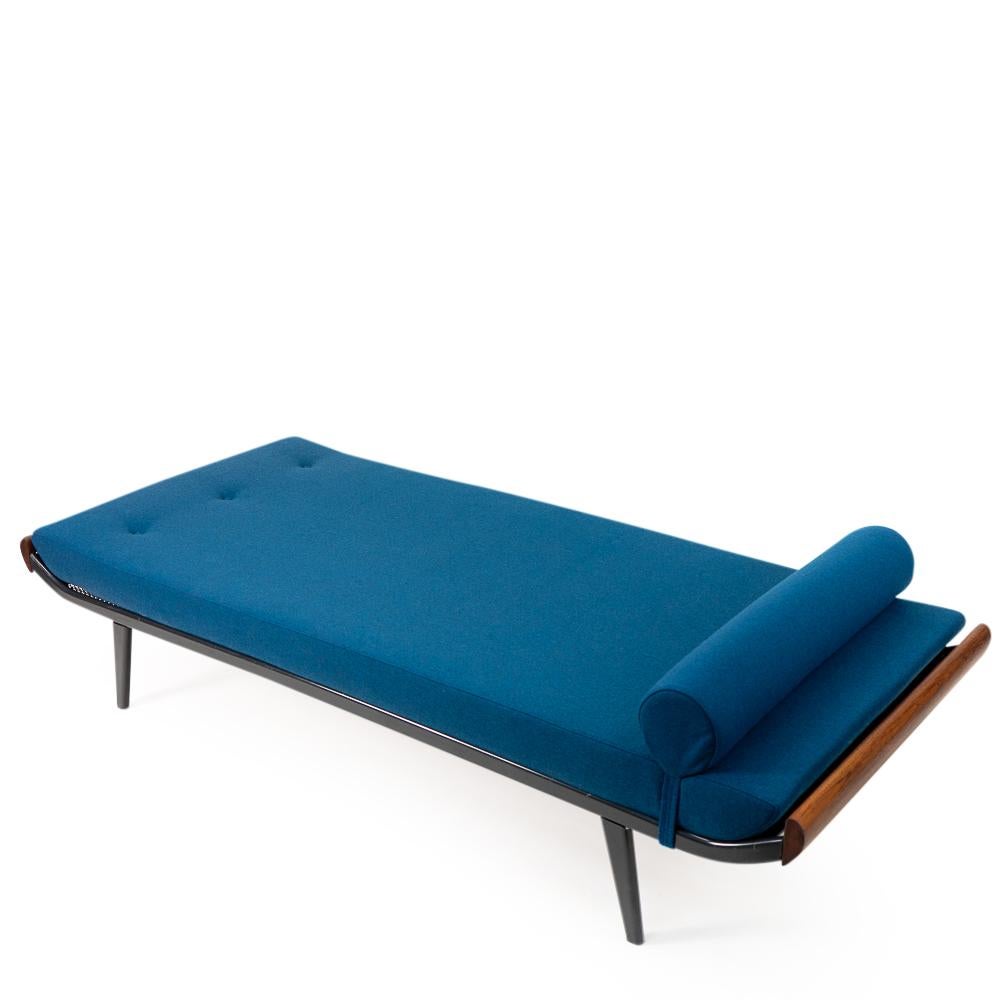 Vintage daybed designed by Dick Cordemijer for Auping during the 1950s.

New high-quality woolen upholstery and foam; the daybed can be used as both a sofa and spare bed. The cover features a zipper on both pillow and mattress and can be removed