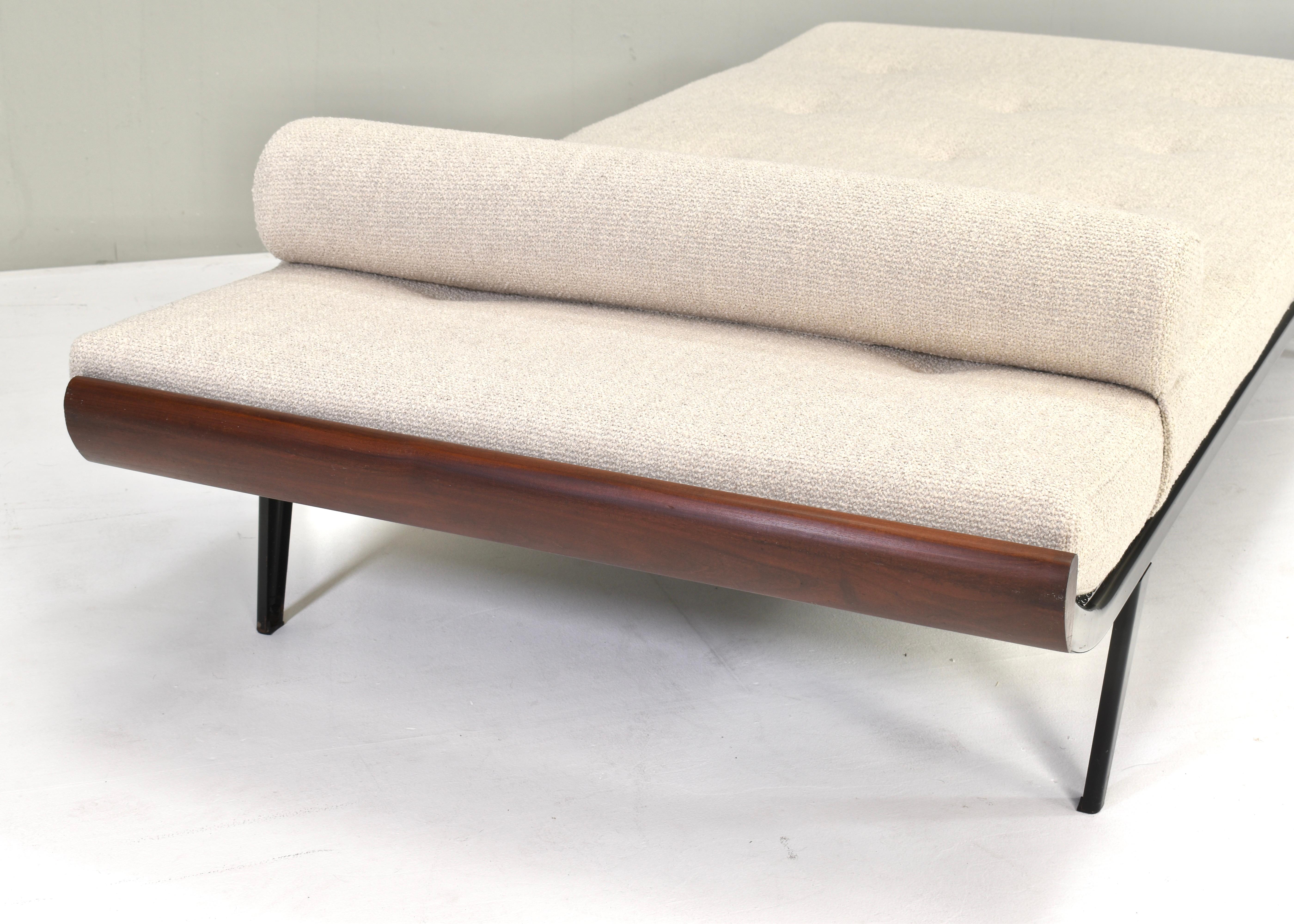 Cleopatra Daybed Designed by Cordemeyer for Auping *New Upholstery* Holland 1954 For Sale 6
