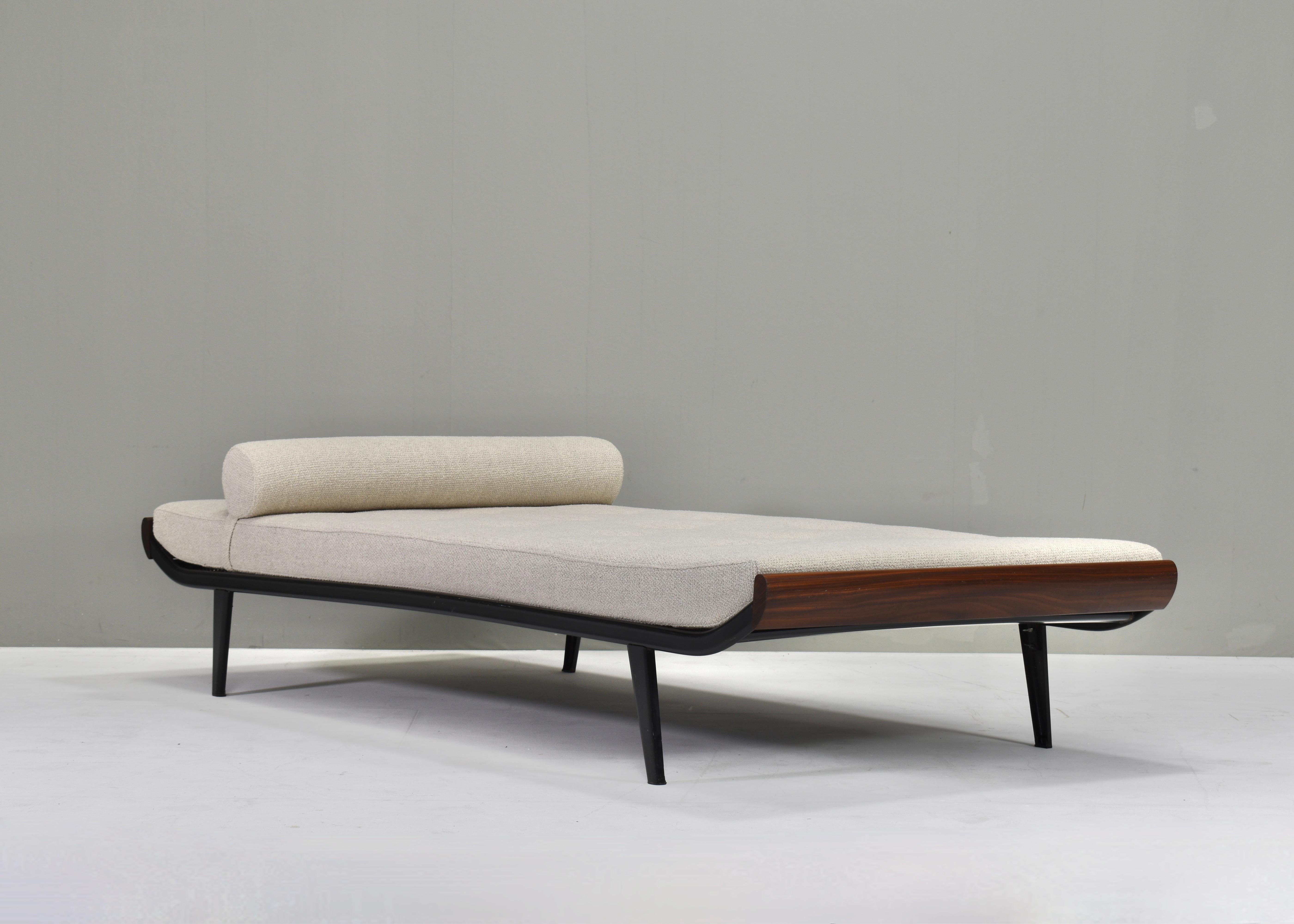 New upholstered daybed by Dick Cordemeijer for Auping, Netherlands – 1953.
The Cleopatra daybed has a new mattress and bouclé beige creme fabric by De Ploegstof model Monza.
In good condition with new mattress and upholstery. The metal frame shows