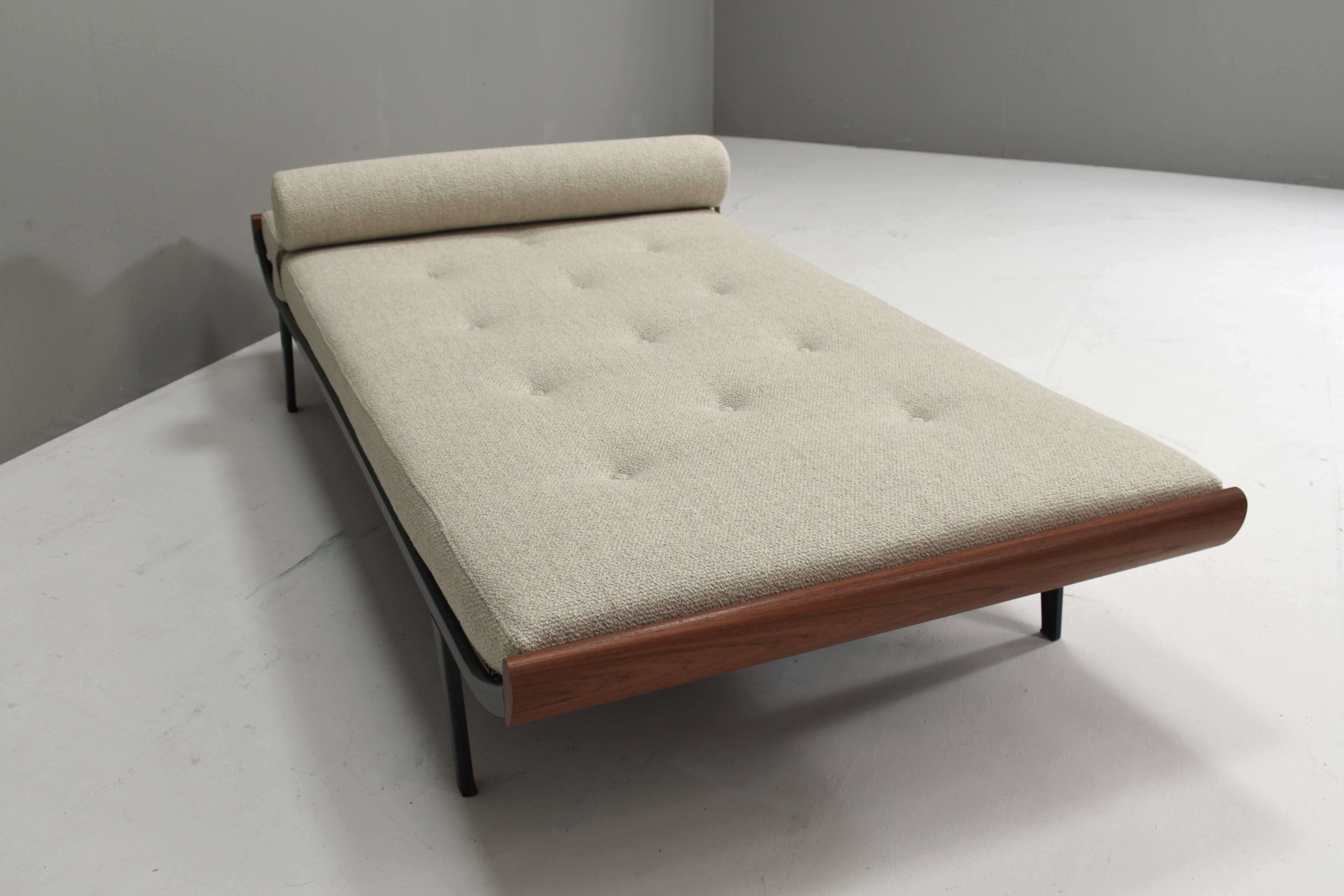 Mid-Century Modern Cleopatra Daybed Designed by Cordemeyer for Auping *New Upholstery* Holland 1954