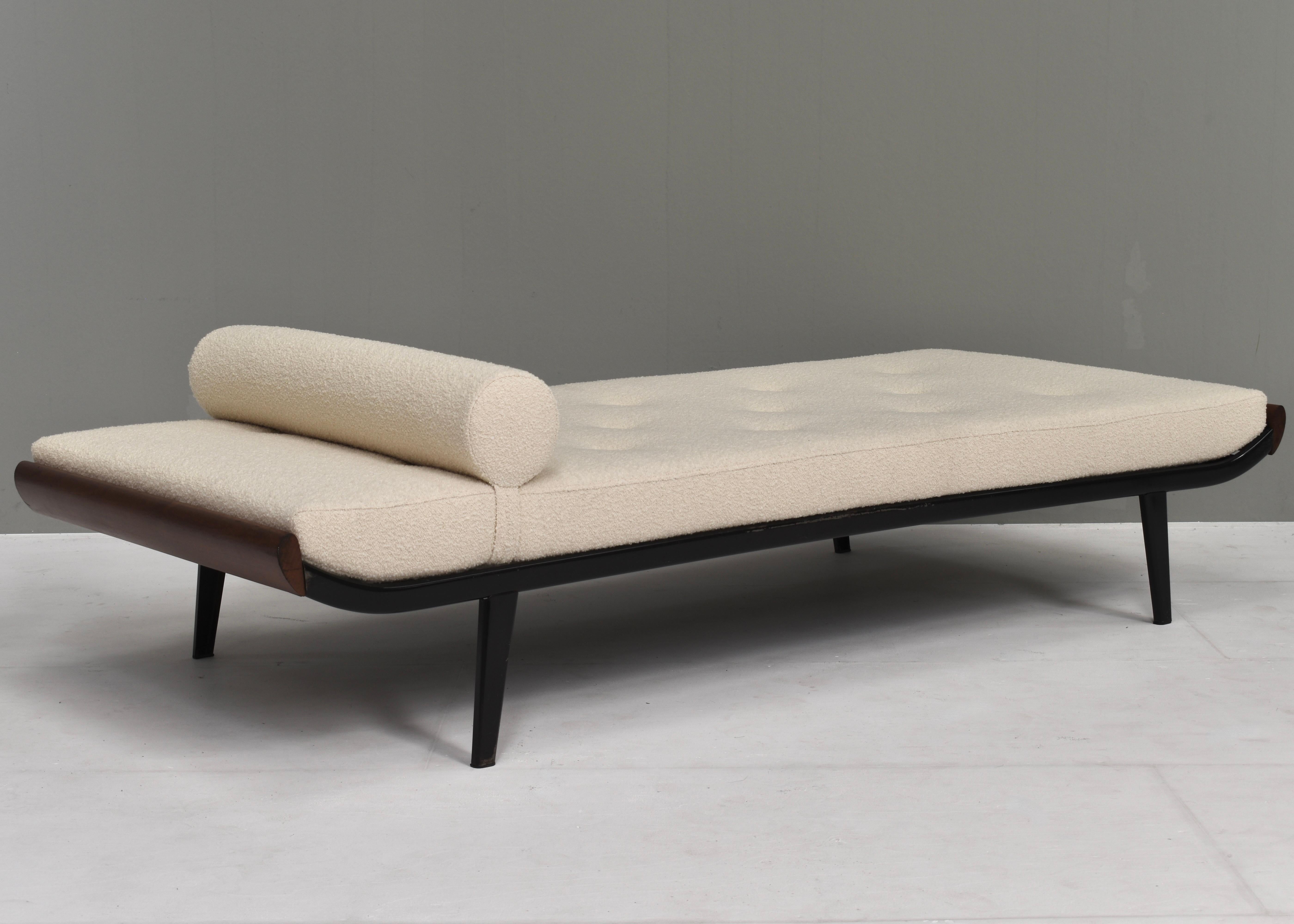 Cleopatra Daybed Designed by Cordemeyer for Auping *New Upholstery* Holland 1954 In Good Condition In Pijnacker, Zuid-Holland