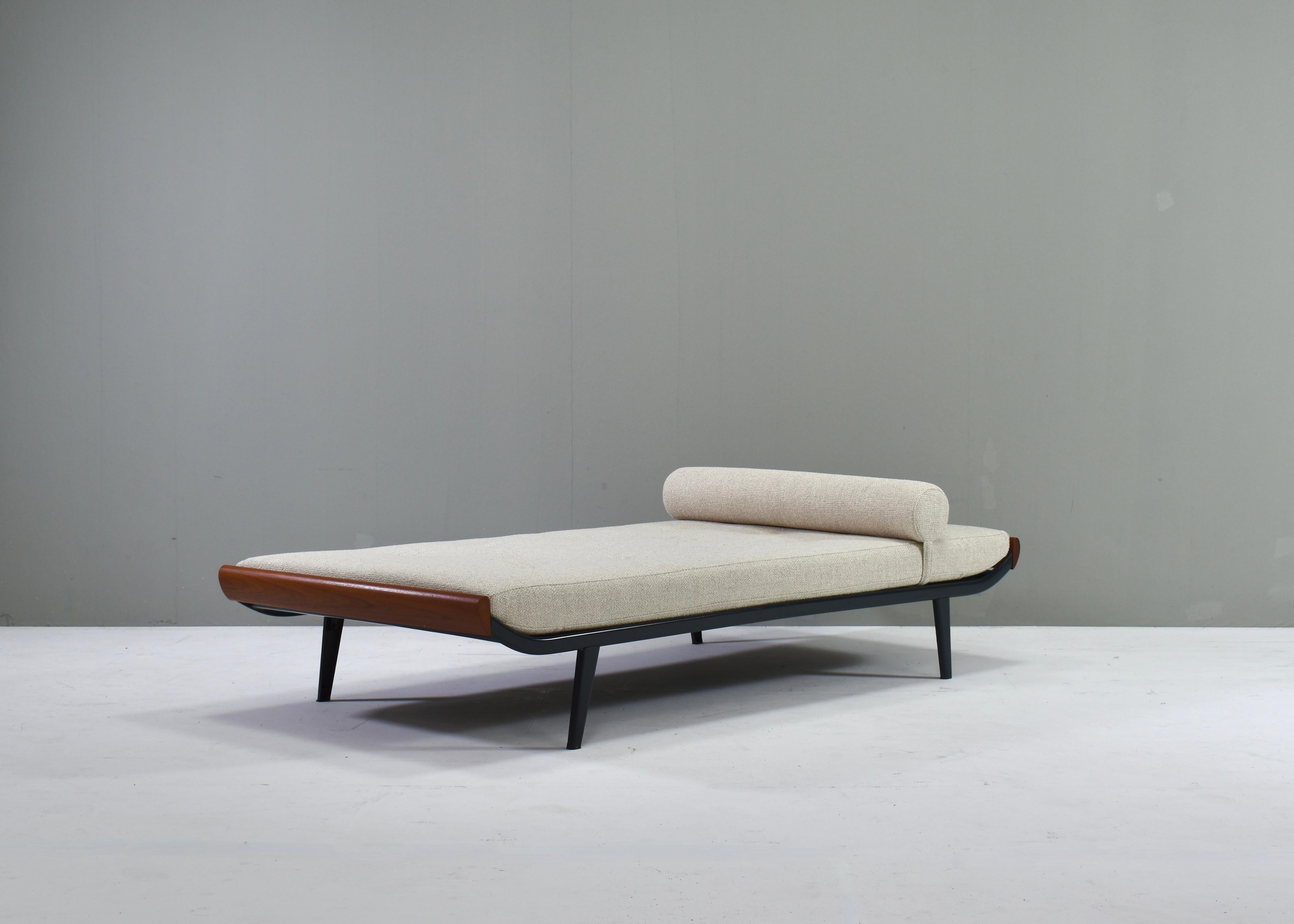 Mid-20th Century Cleopatra Daybed Designed by Cordemeyer for Auping *New Upholstery* Holland 1954