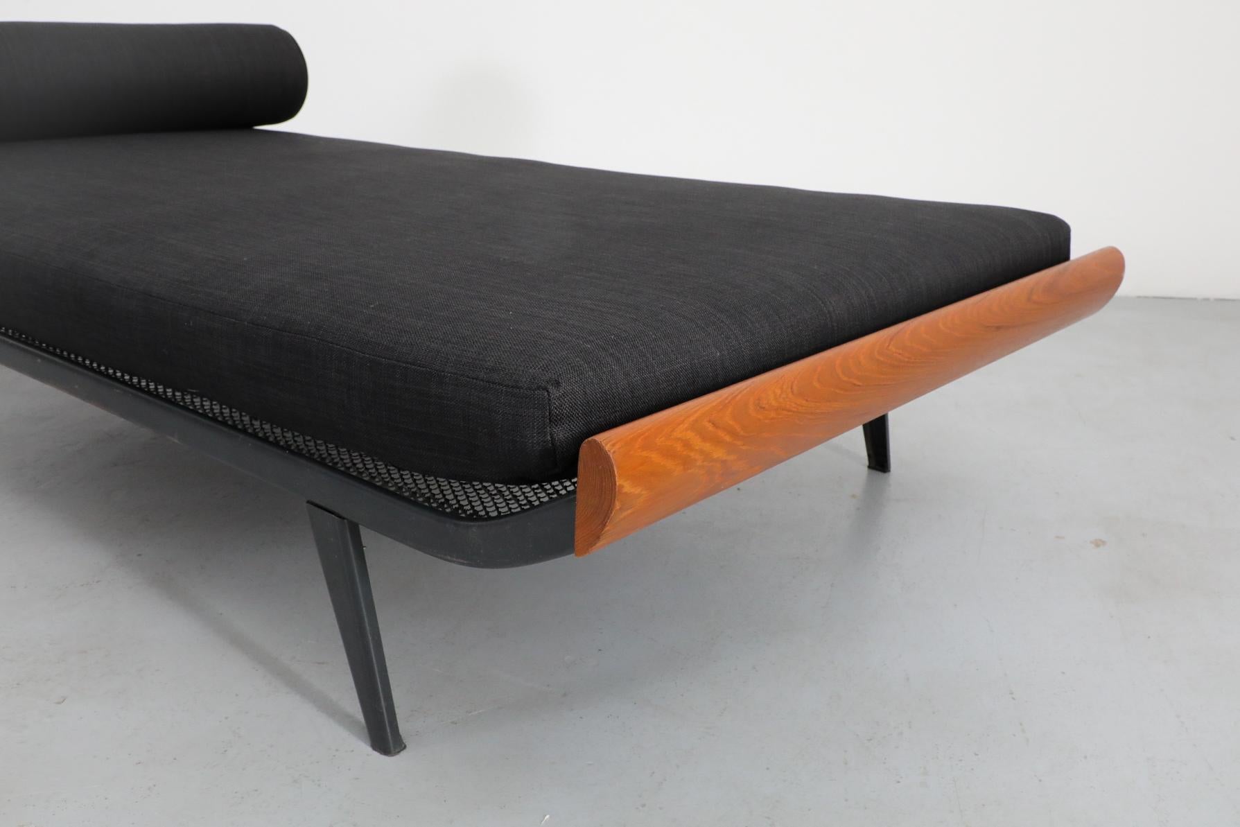 ‘Cleopatra’ Daybed with Teak Ends, Black Mattress, and Bolster by Auping For Sale 2