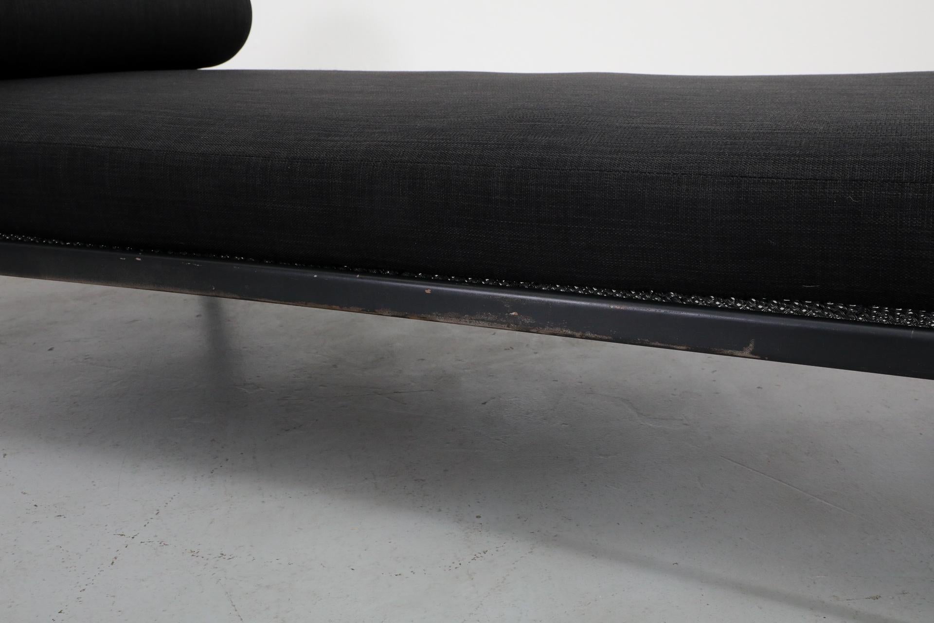 ‘Cleopatra’ Daybed with Teak Ends, Black Mattress, and Bolster by Auping For Sale 4