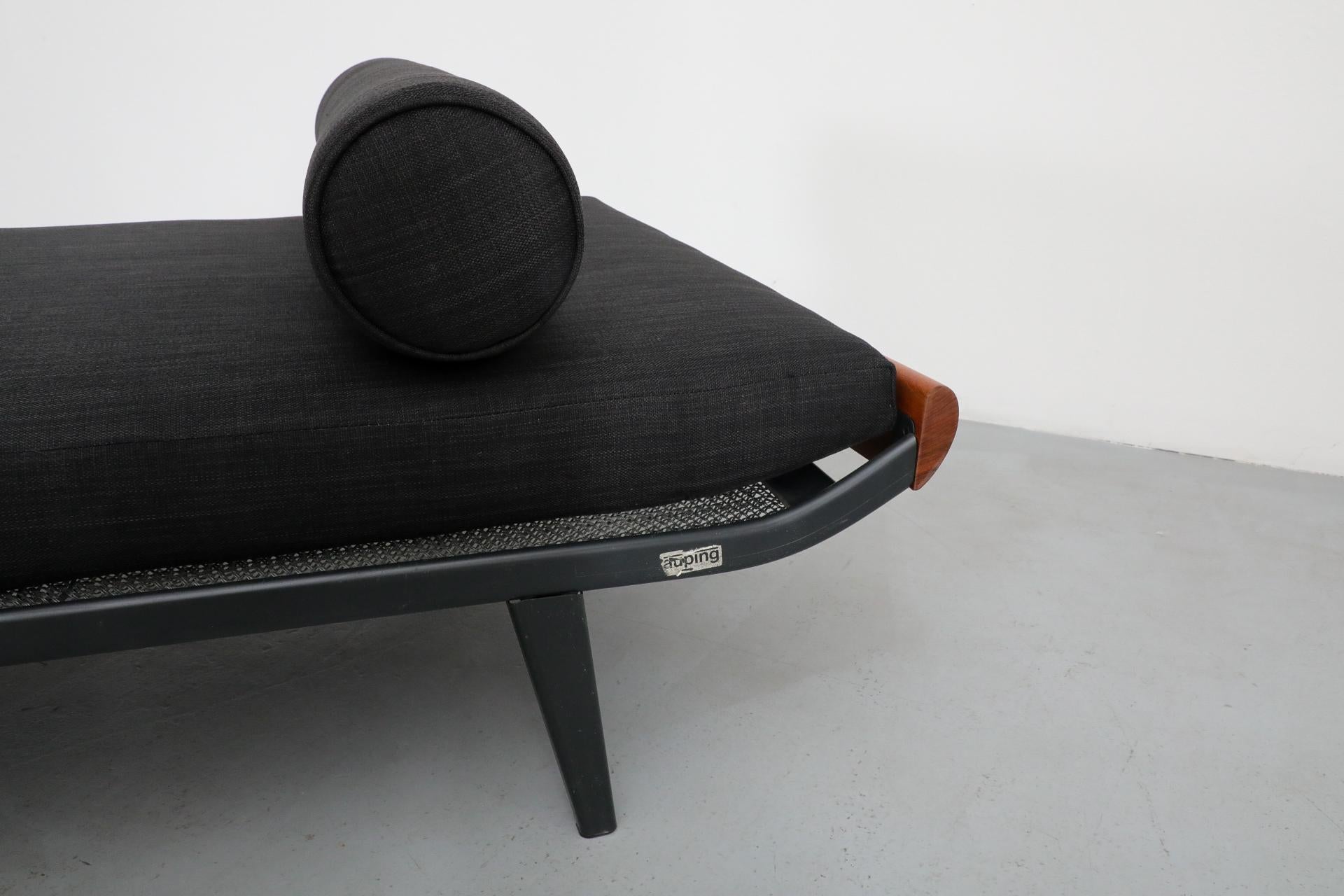 ‘Cleopatra’ Daybed with Teak Ends, Black Mattress, and Bolster by Auping For Sale 5