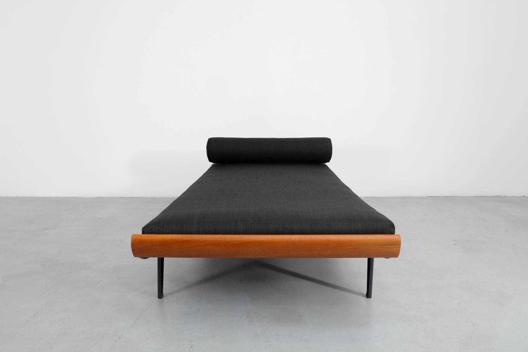 Enameled ‘Cleopatra’ Daybed with Teak Ends, Black Mattress, and Bolster by Auping For Sale