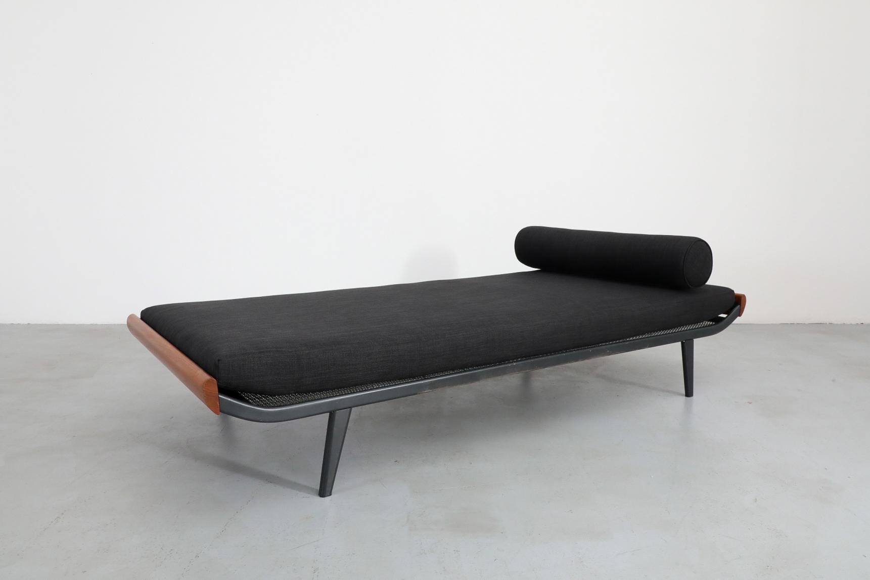 ‘Cleopatra’ Daybed with Teak Ends, Black Mattress, and Bolster by Auping In Good Condition For Sale In Los Angeles, CA