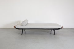 Cama de día estrecha "Cleopatra" con colchón Castro Silver y almohadón a juego