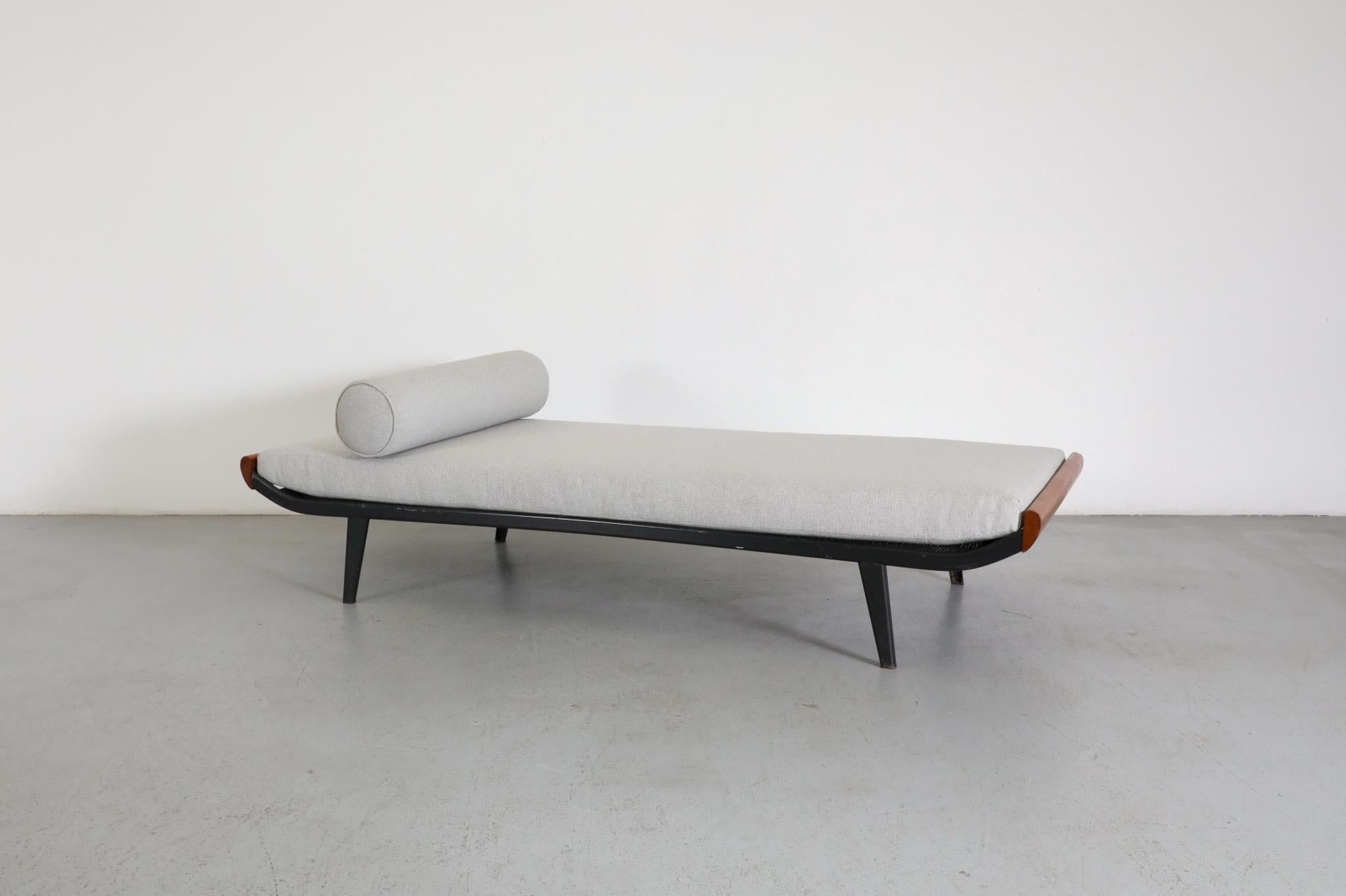 Mid-Century moderno Letto da giorno stretto 