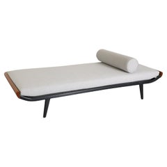 Méridienne étroite Cléopâtre avec matelas Castro argenté et traversin assorti