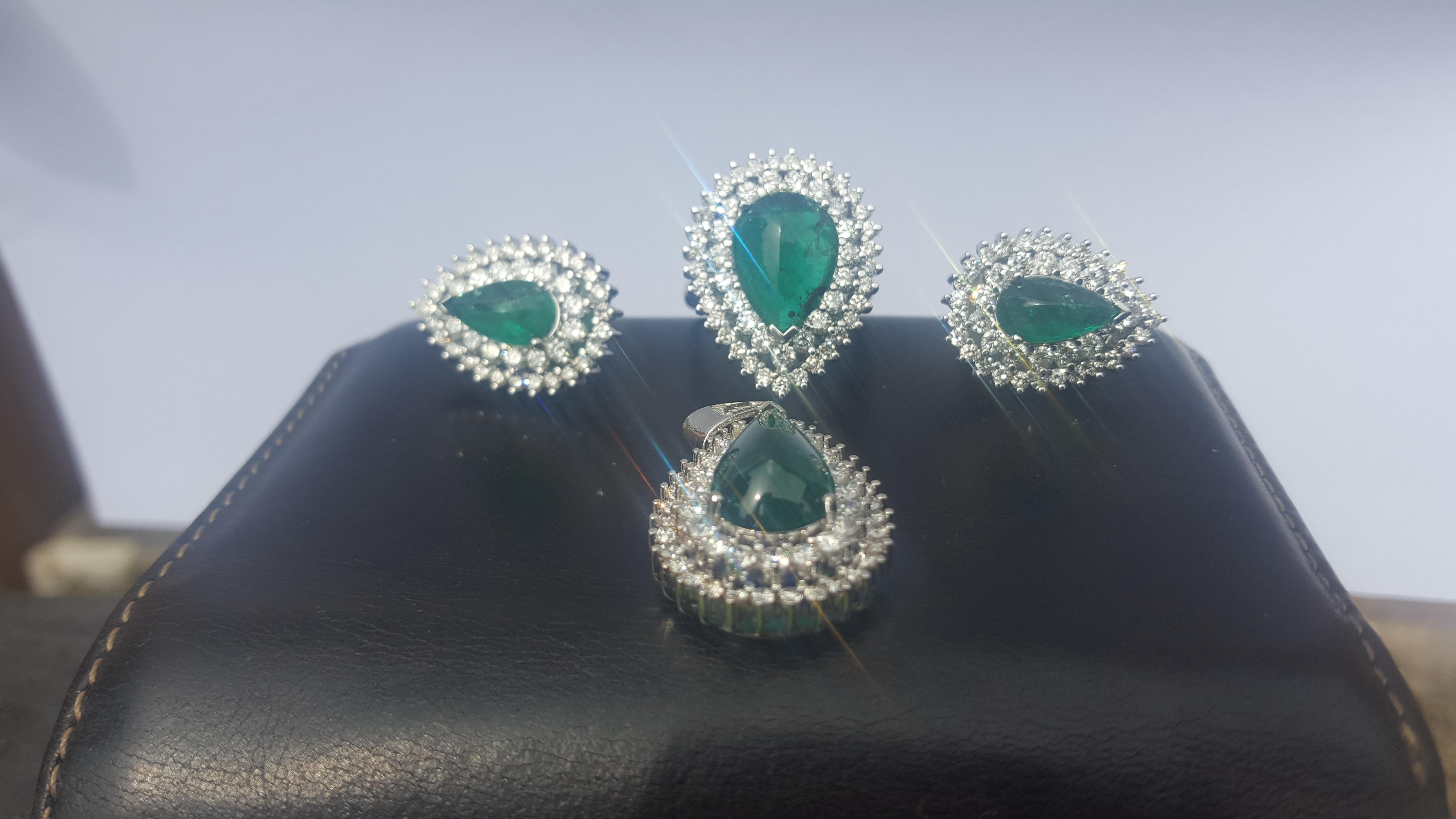 Cleopatra Set, Colombian Emerald and Diamond Pendant, Earrings and Cocktail Ring In New Condition For Sale In London, GB