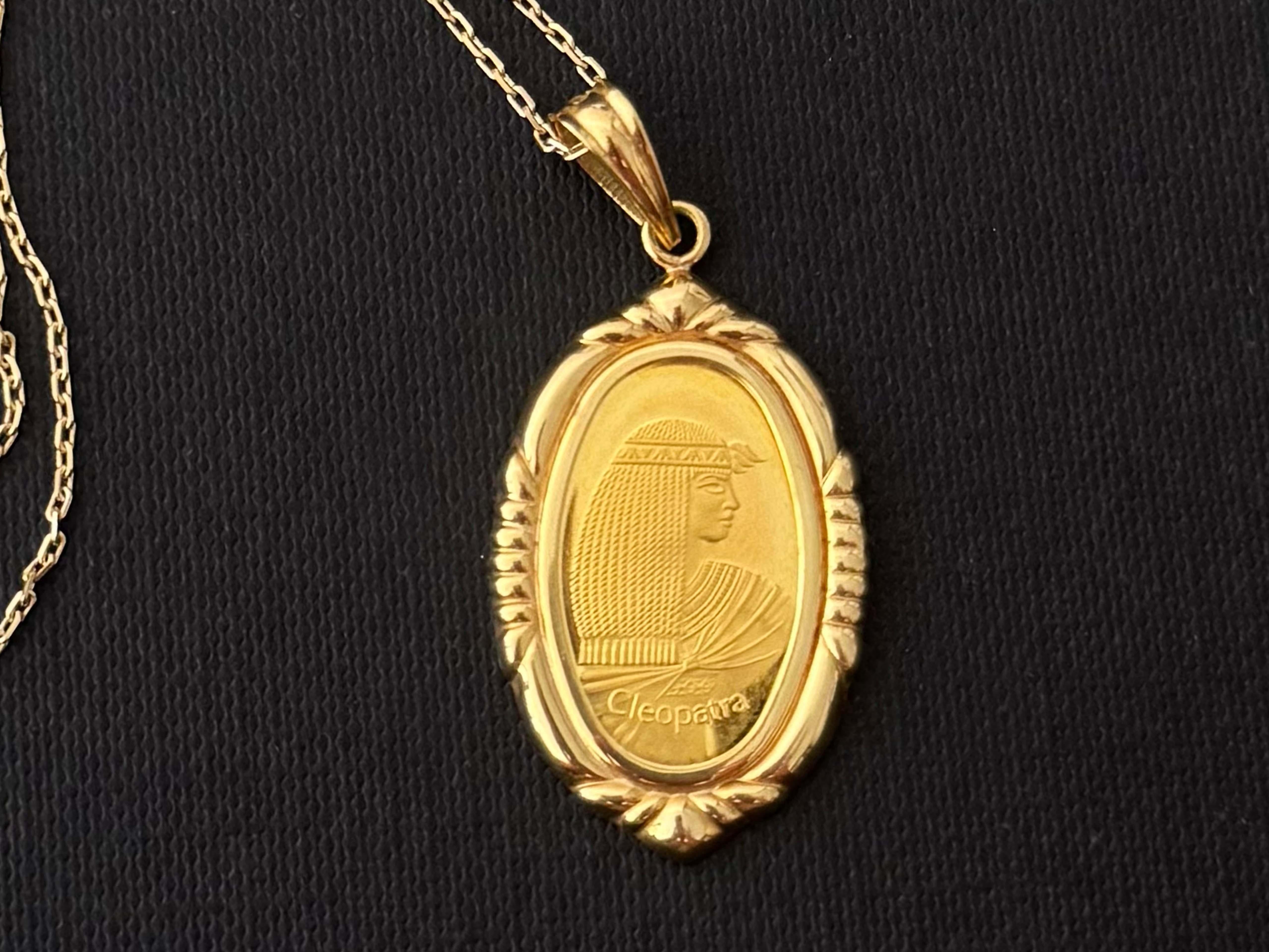 Collana Cleopatra Swiss a barre in oro 24 carati con castone e catena in oro giallo 18 carati in vendita 1