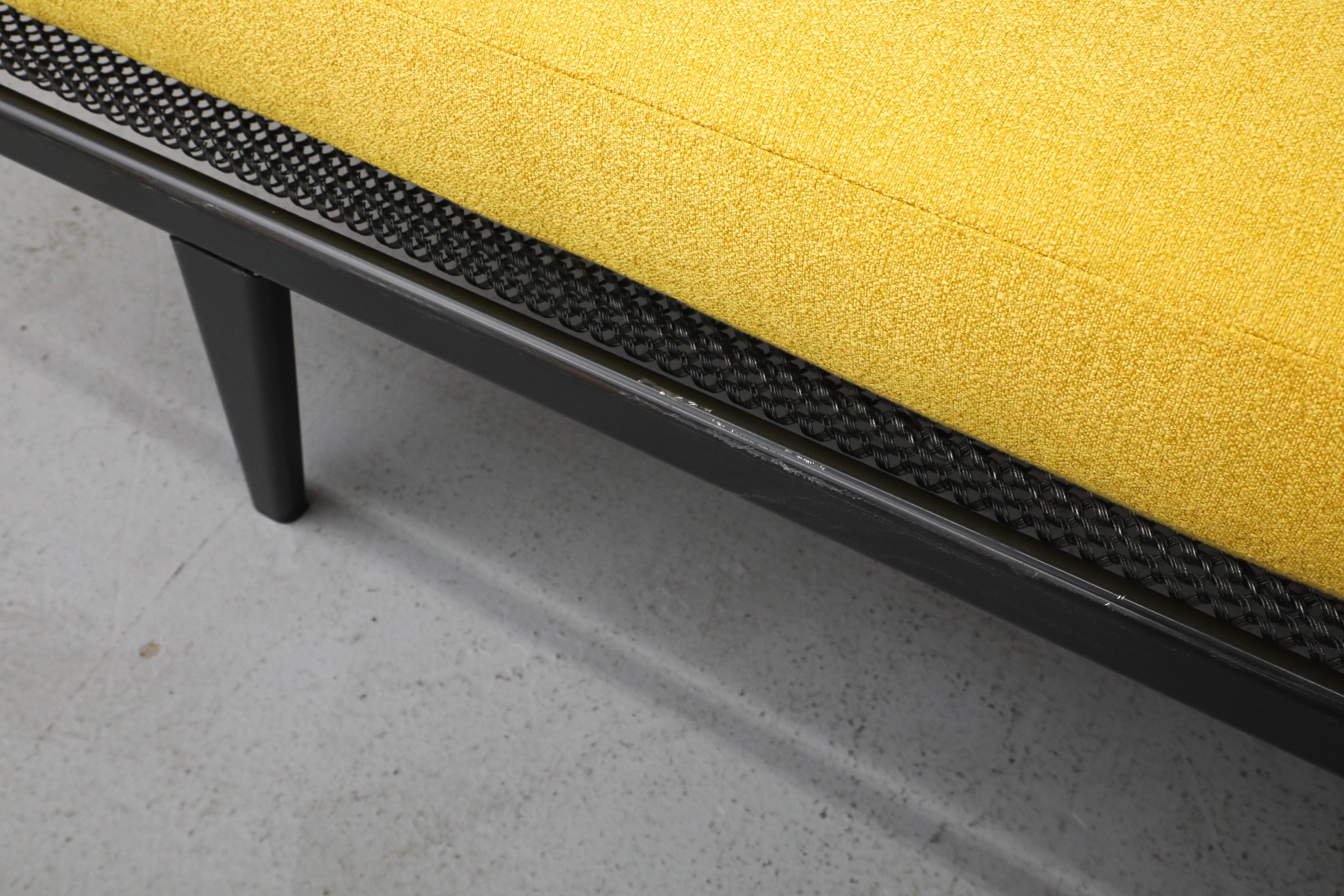 Méridienne large Cléopâtre avec matelas jaune et traversin par A.R. Cordemeyer 5